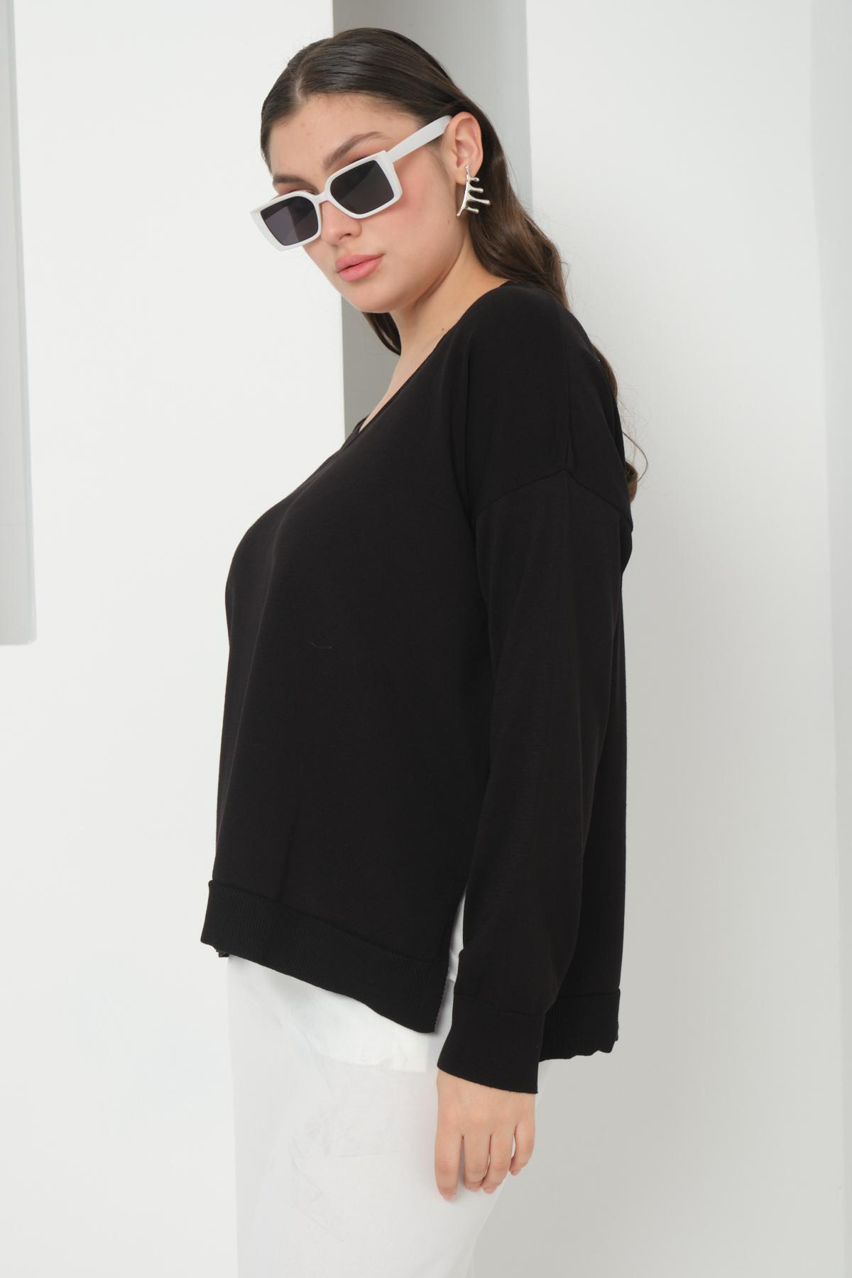 Wholesale Women Black Glitter-Garnished V-Neck Oversized Knit Blouse with Side Slits 724793