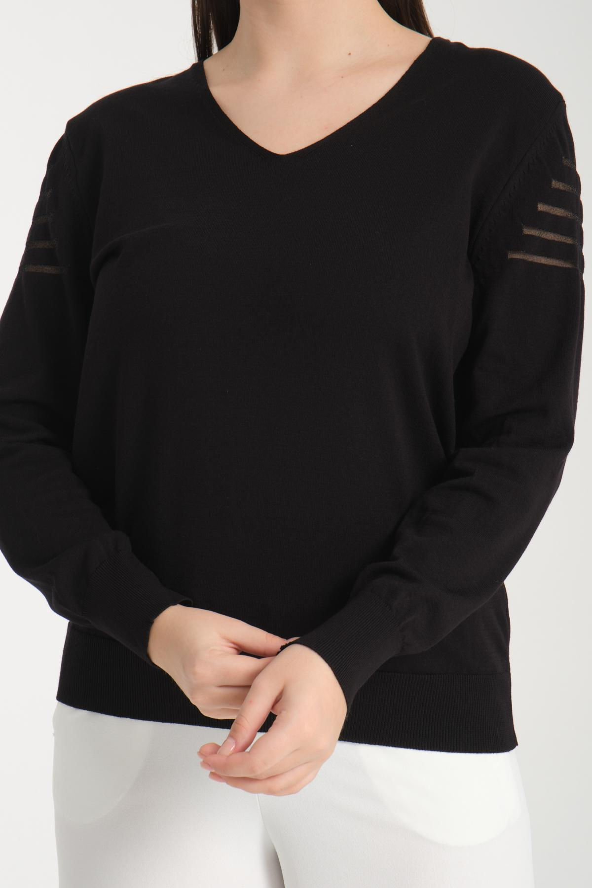 Wholesale Women Black Glitter Garnished V Neck Knit Blouse 722616