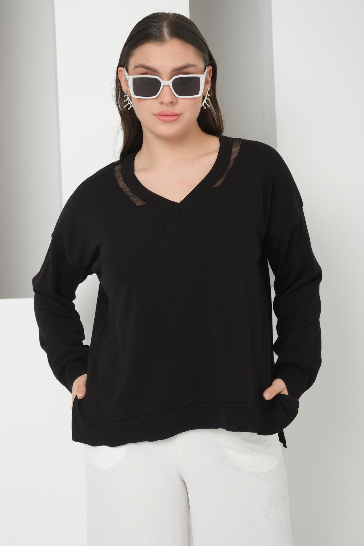 Wholesale Women Black Glitter-Garnished V-Neck Oversized Knit Blouse with Side Slits 724793