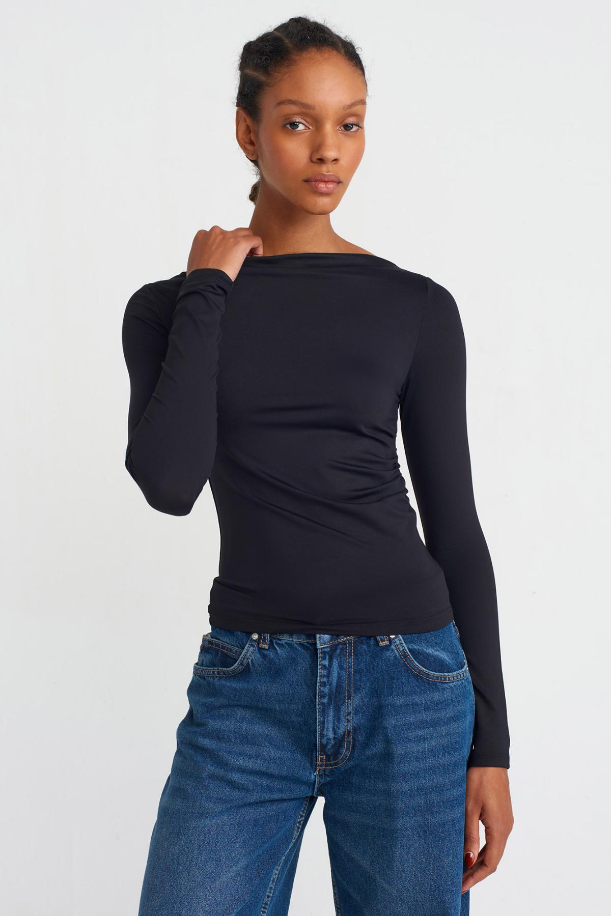 Wholesale Women Black Long Sleeve Asymmetric T-shirt 719603