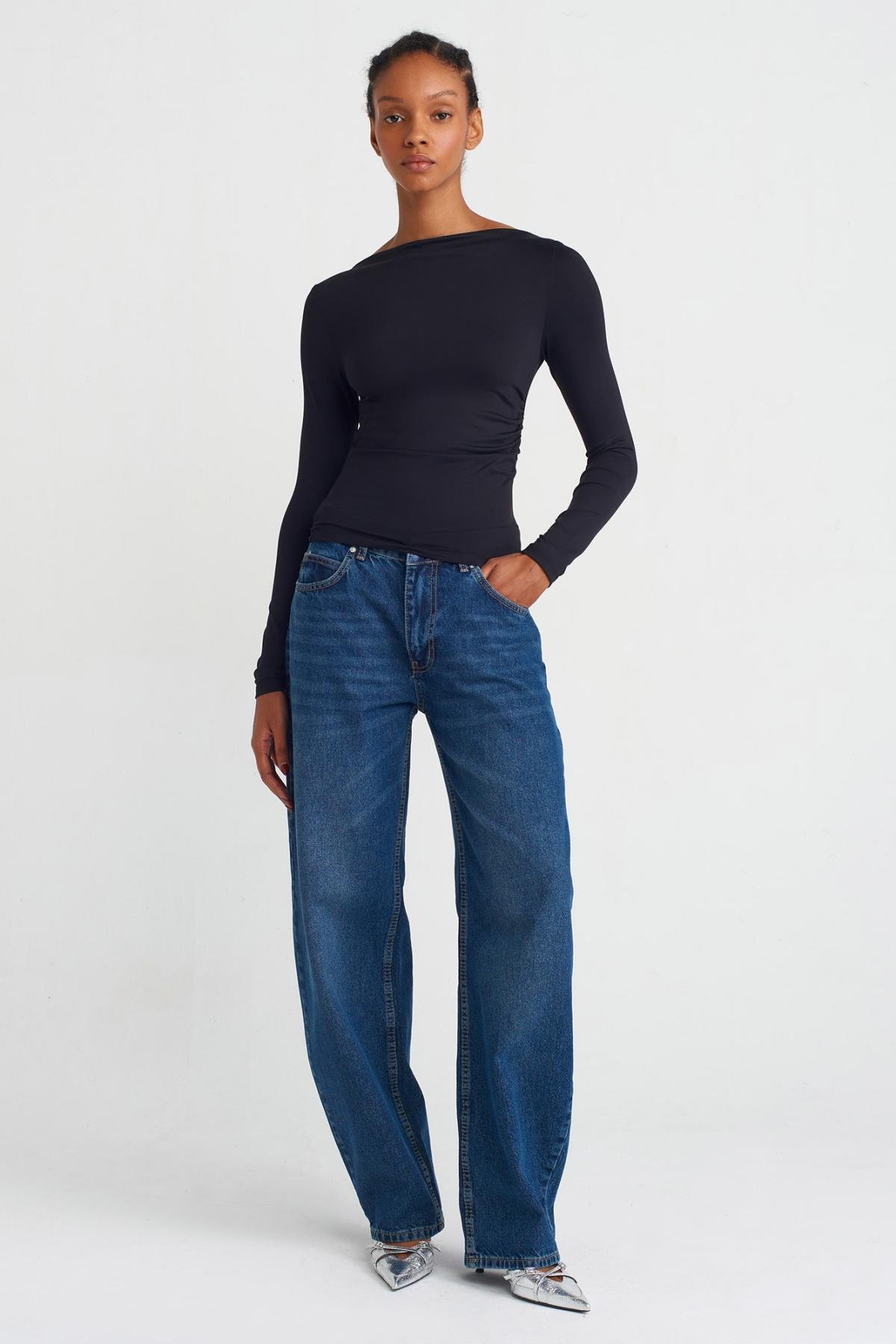 Wholesale Women Black Long Sleeve Asymmetric T-shirt 719603