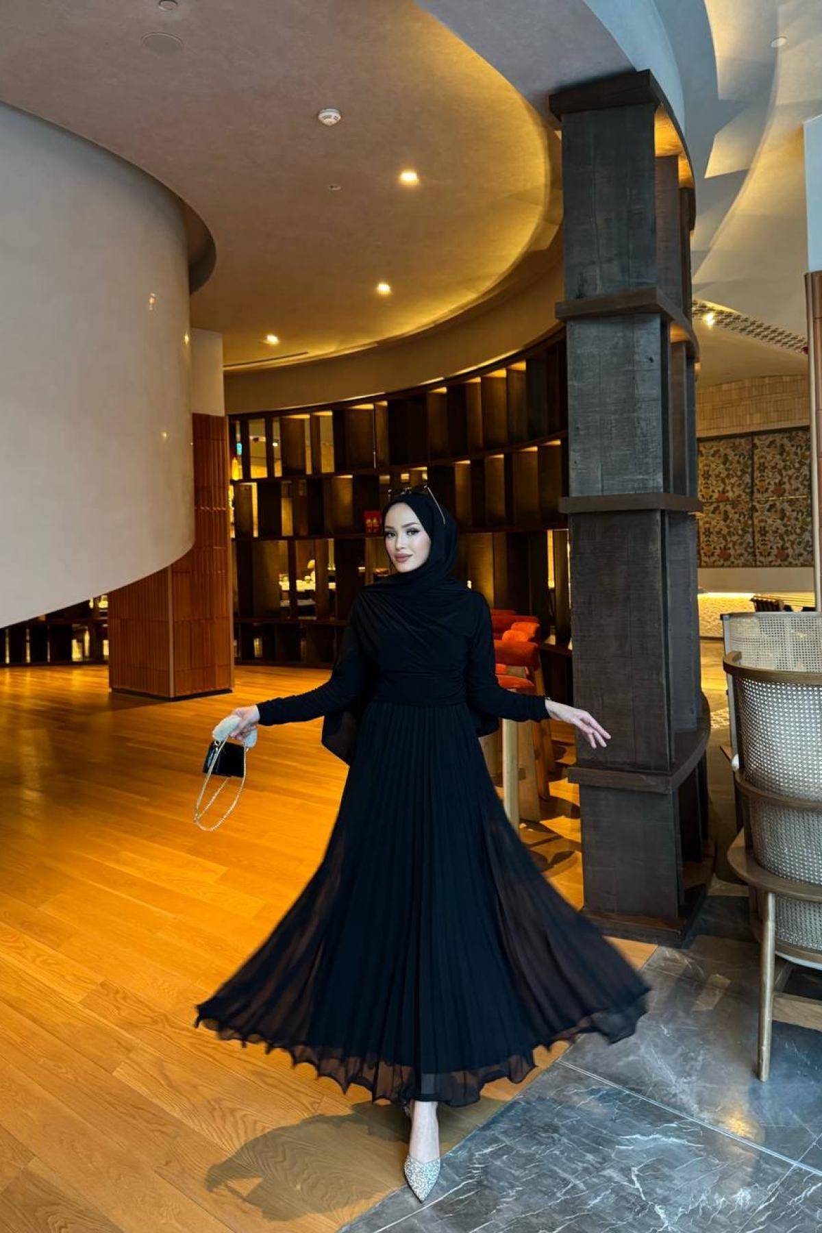 Wholesale Women Black Maxi Skirt 728496