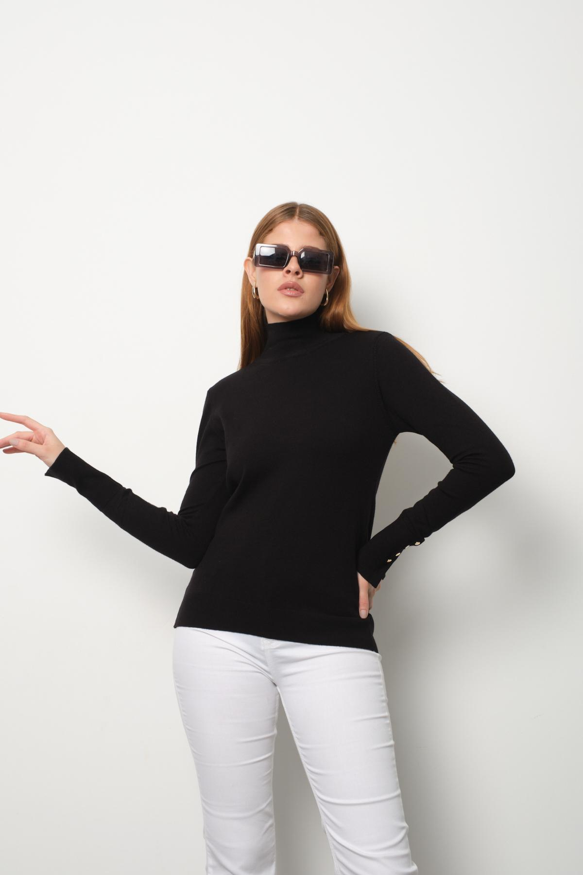 Wholesale Women Black Mock-Neck Sweaters 711159