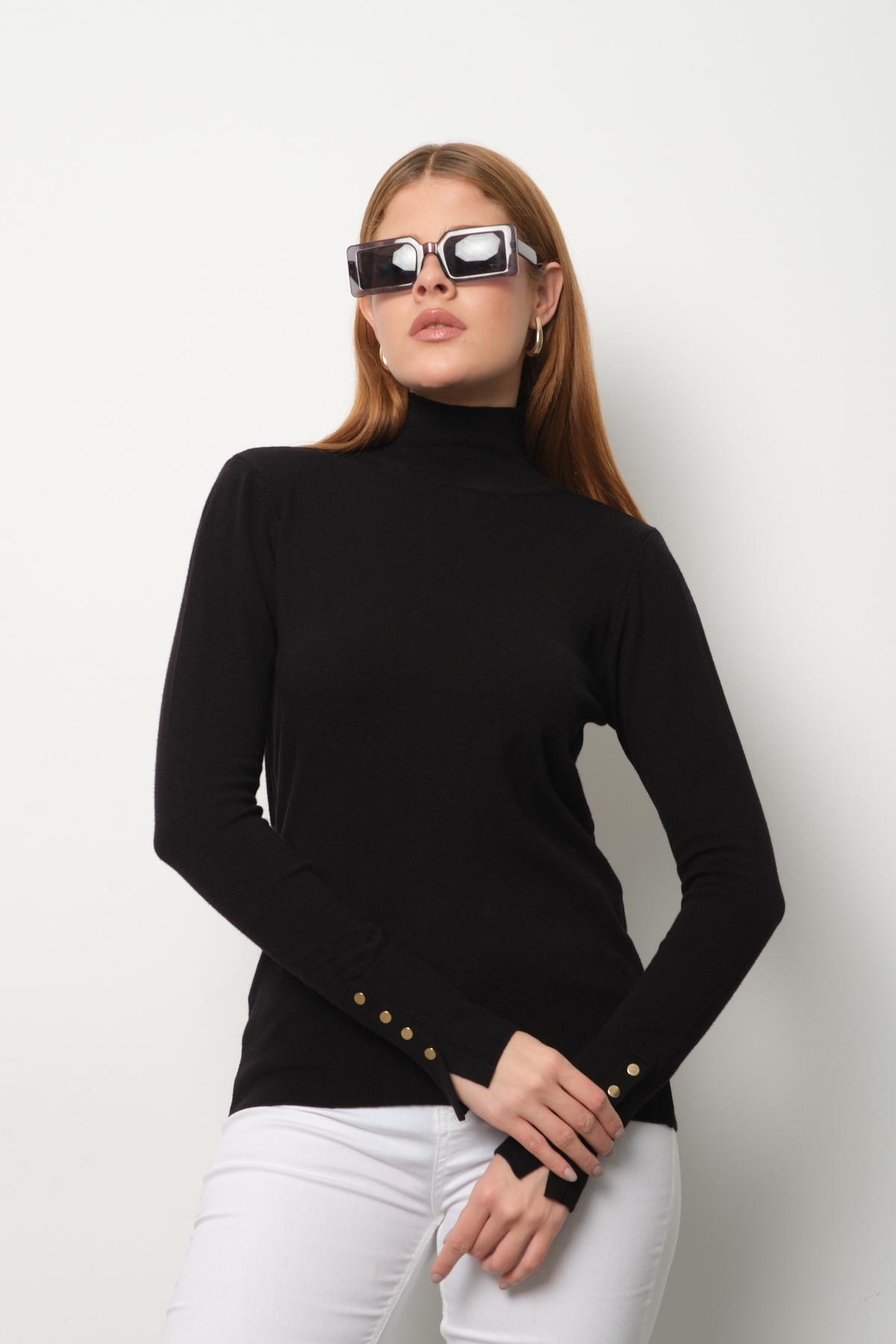Wholesale Women Black Mock-Neck Sweaters 711159