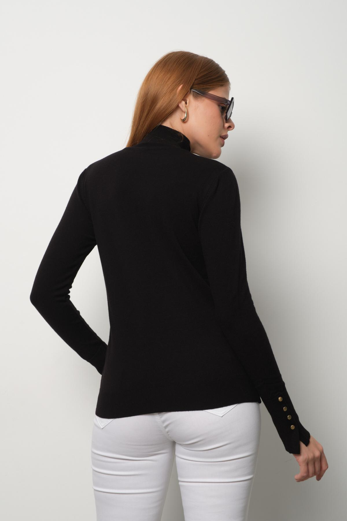 Wholesale Women Black Mock-Neck Sweaters 711159