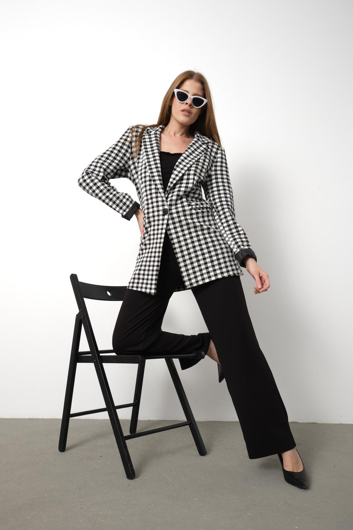 Wholesale Women Black Plaid Notched Collar Welt Pockets Lined Blazer 715576