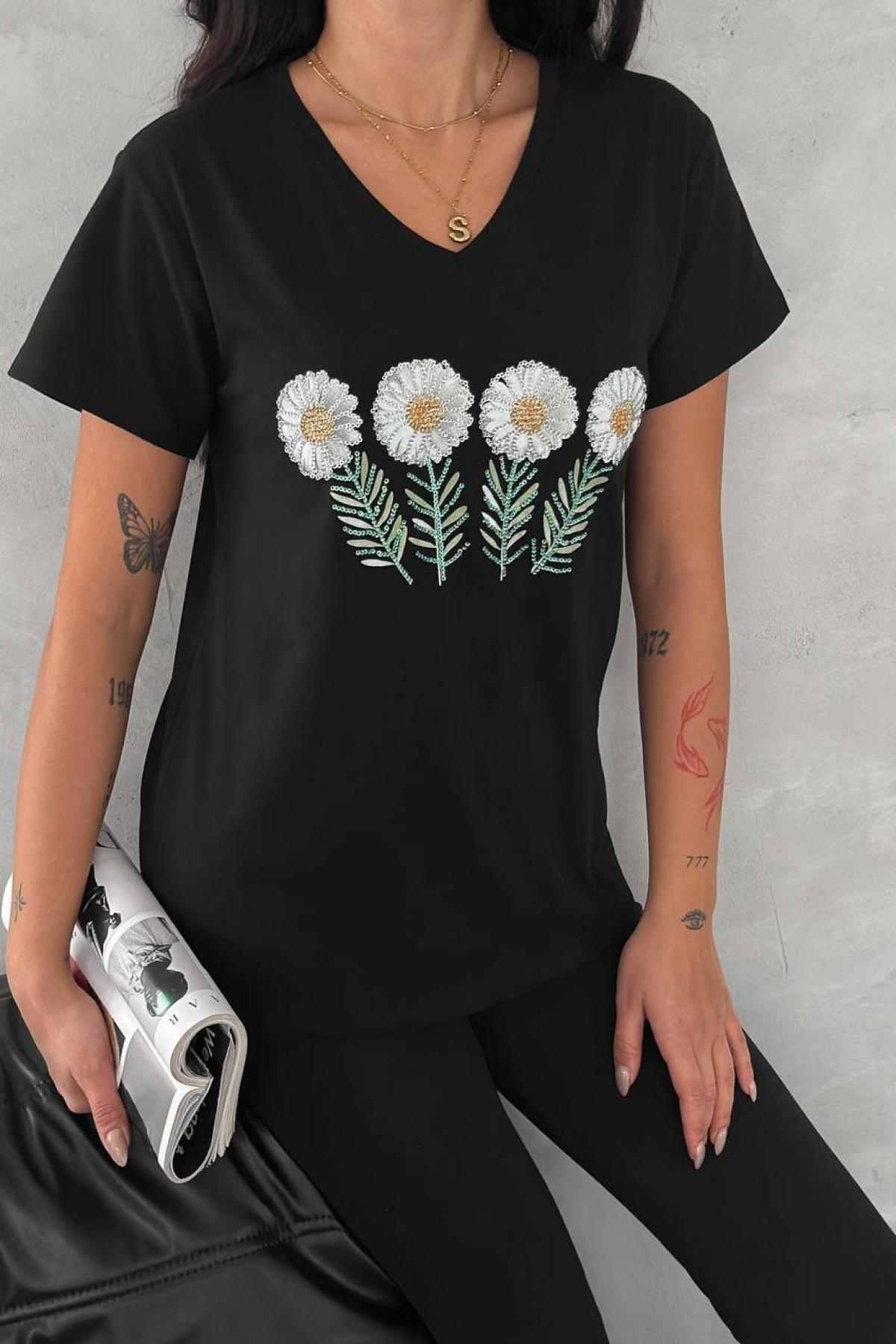 Wholesale Women Black Printed V-Neck T-shirt 720117