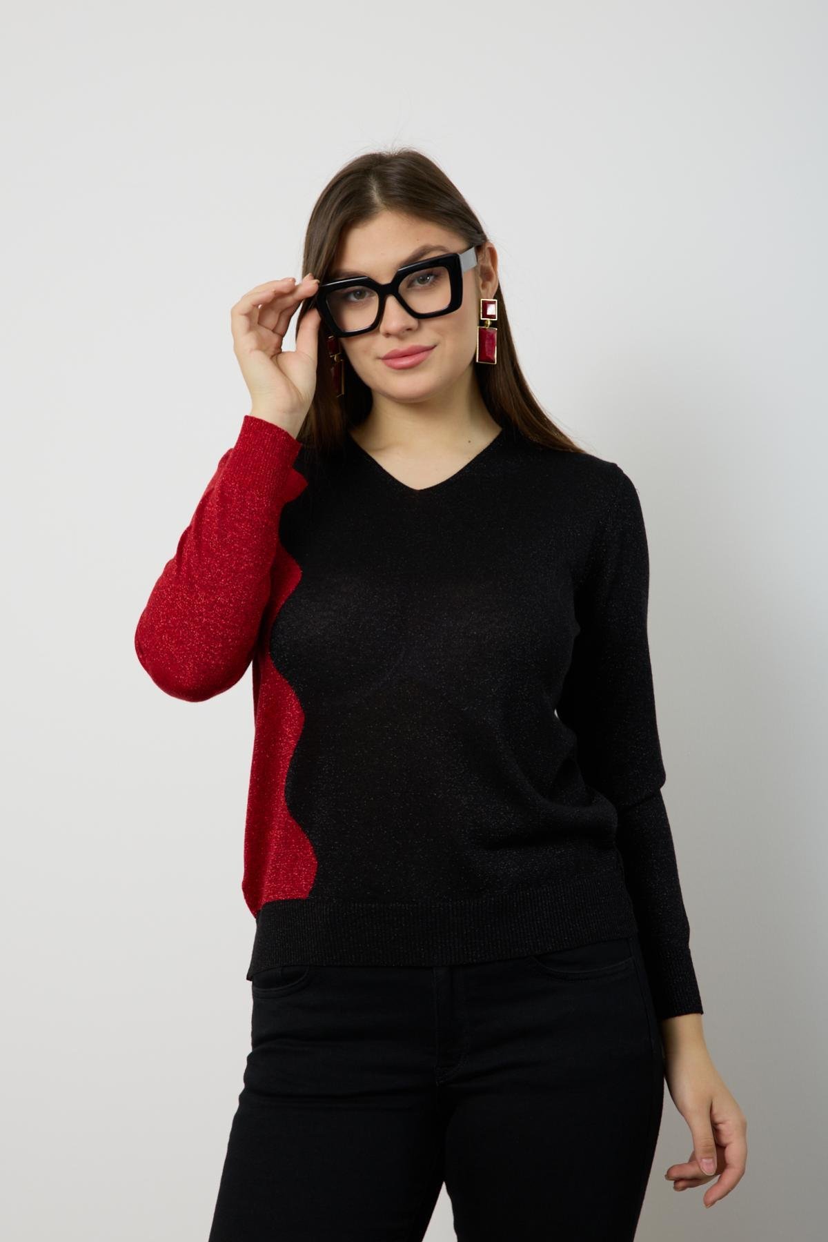 Wholesale Women Black-Red Two Tone Glittery V-Neck Knit Blouse 724830