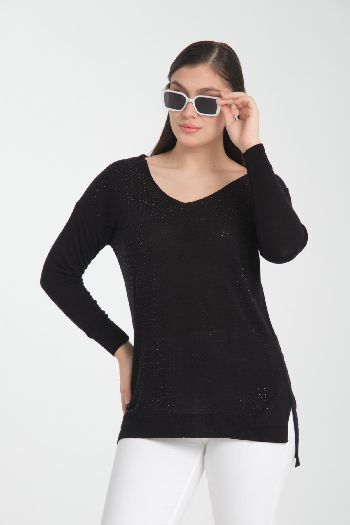 Wholesale Women Black Rhinestone-Embellished V Neck Knit Blouse with Side Slits 722625