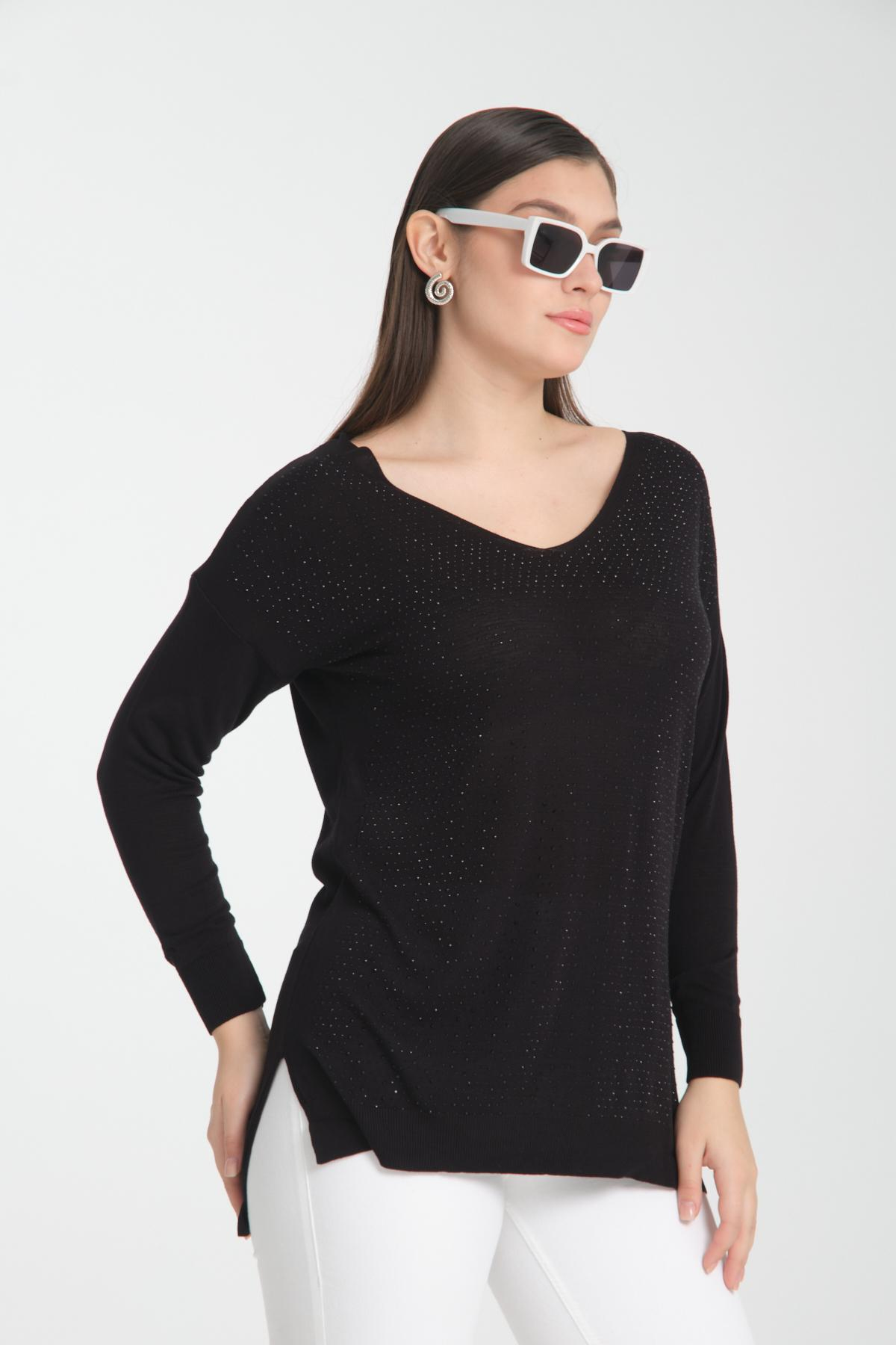 Wholesale Women Black Rhinestone-Embellished V Neck Knit Blouse with Side Slits 722625