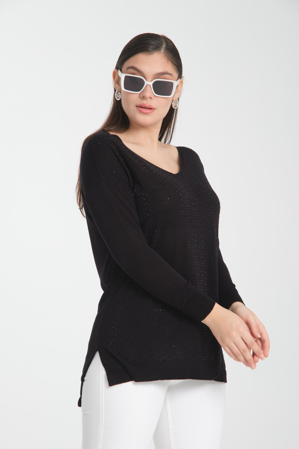 Wholesale Women Black Rhinestone-Embellished V Neck Knit Blouse with Side Slits 722625