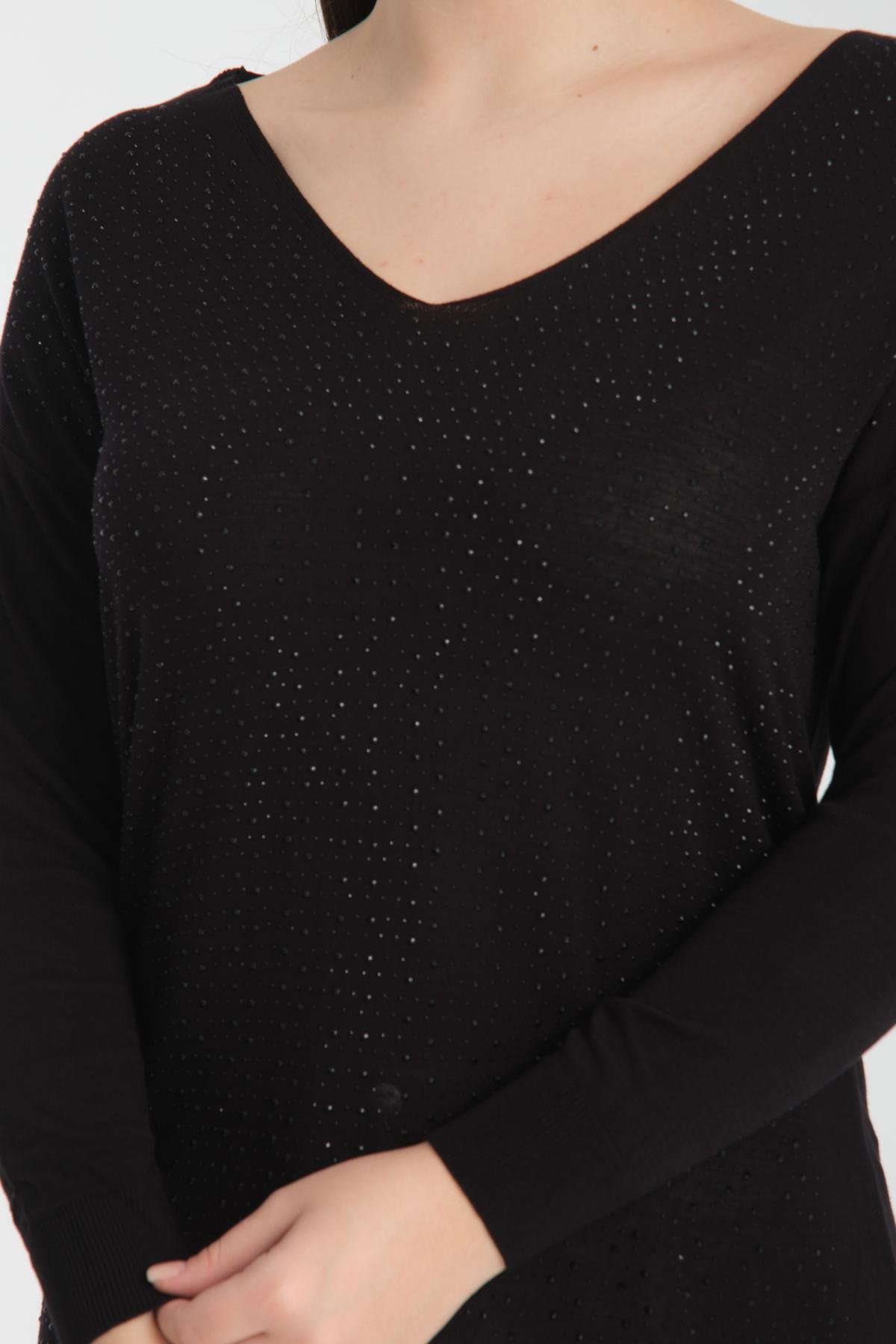 Wholesale Women Black Rhinestone-Embellished V Neck Knit Blouse with Side Slits 722625