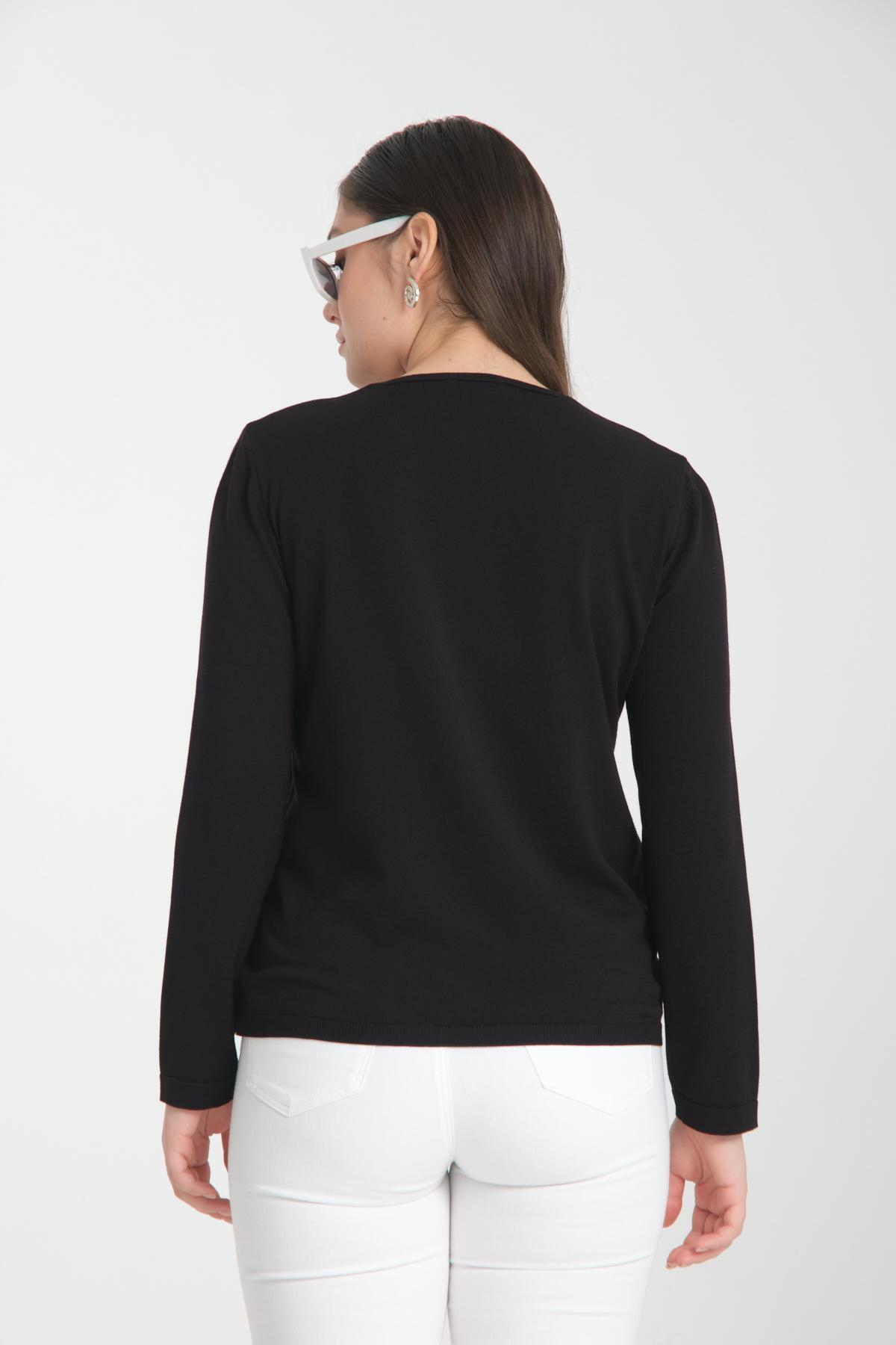 Wholesale Women Black Studded V Neck Knit Blouse 722636