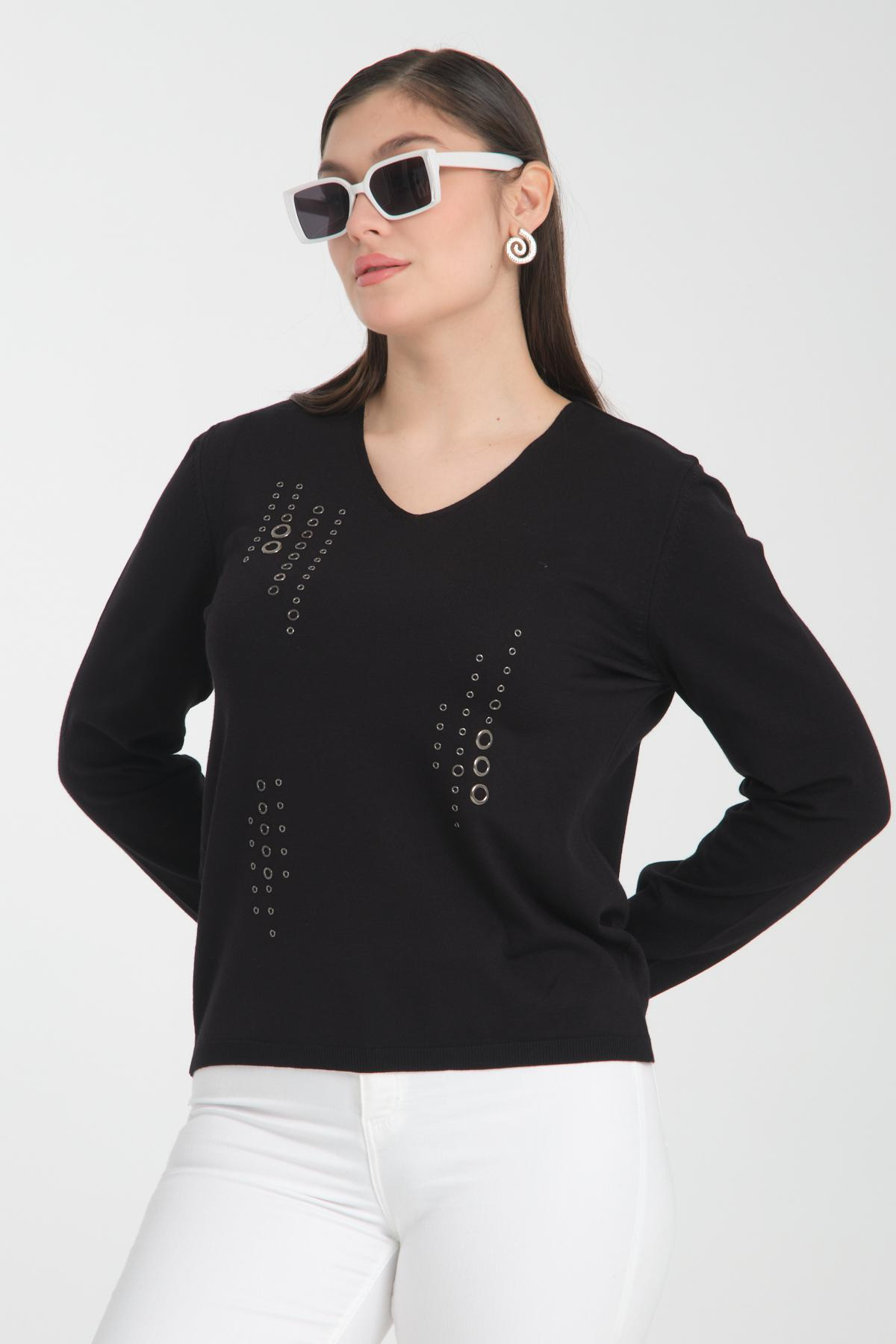 Wholesale Women Black Studded V Neck Knit Blouse 722636