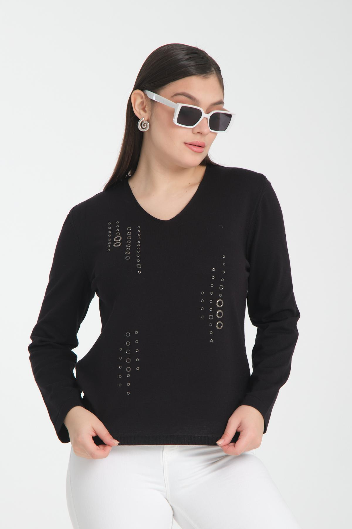 Wholesale Women Black Studded V Neck Knit Blouse 722636