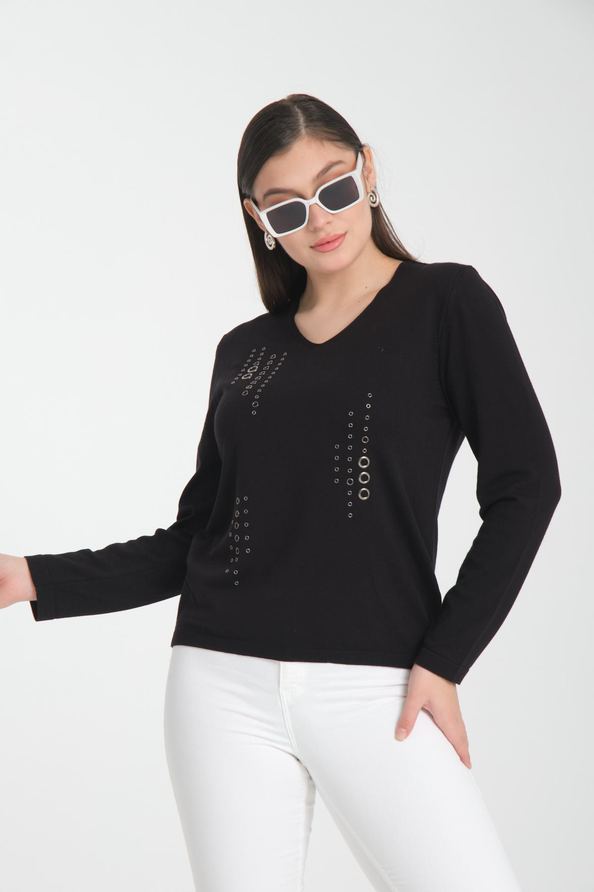 Wholesale Women Black Studded V Neck Knit Blouse 722636