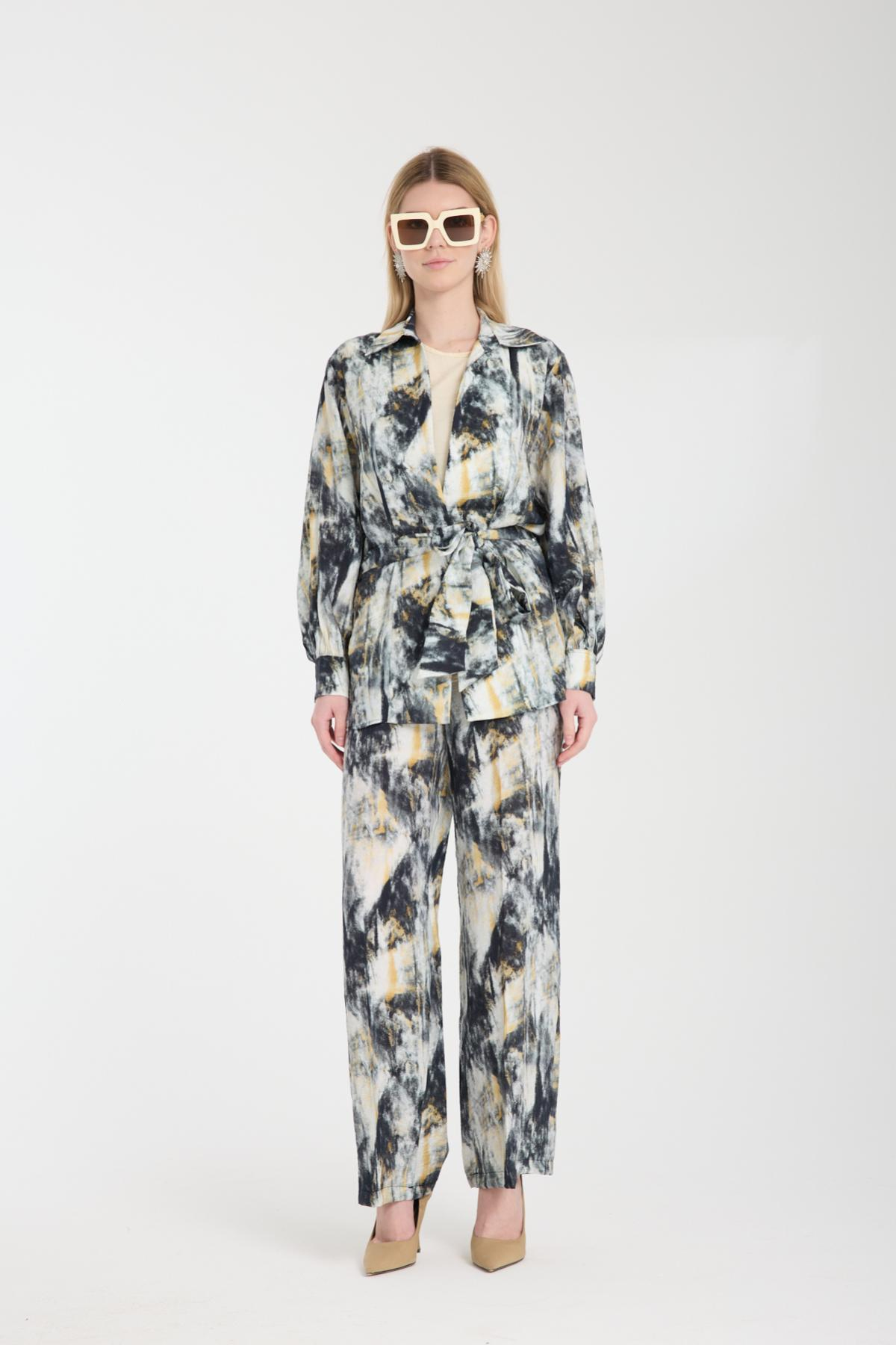 Wholesale Women Black Three-Piece Patterned Suit 729222