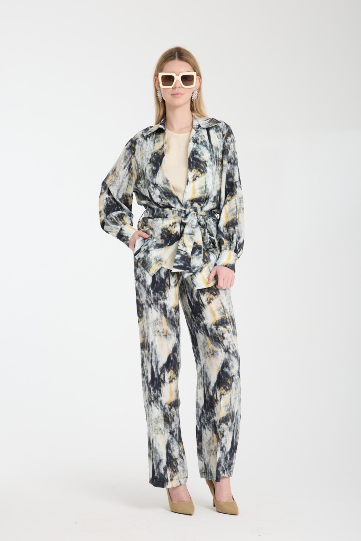 Wholesale Women Black Three-Piece Patterned Suit 729222