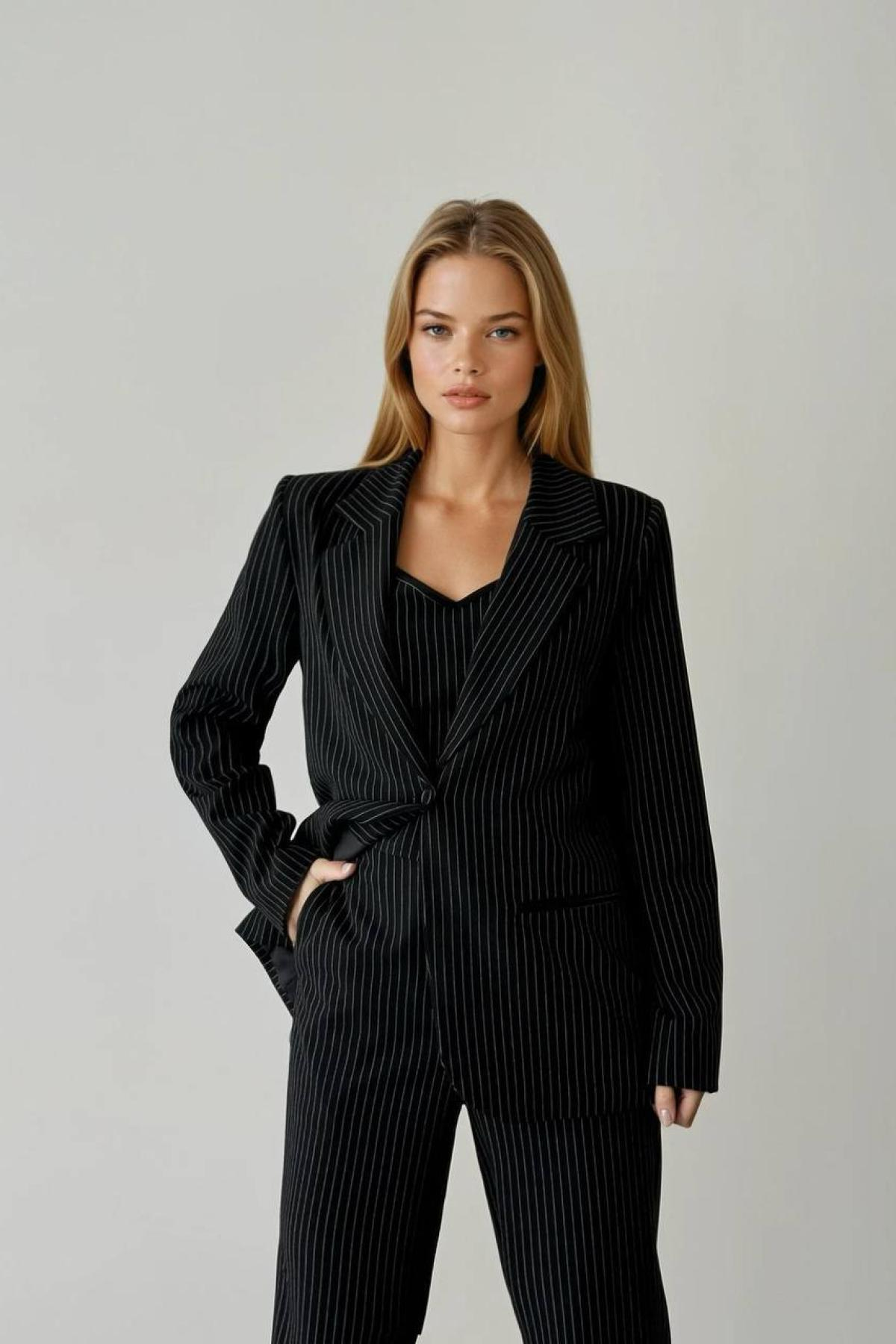 Wholesale Women Black Three Piece Suits 730061