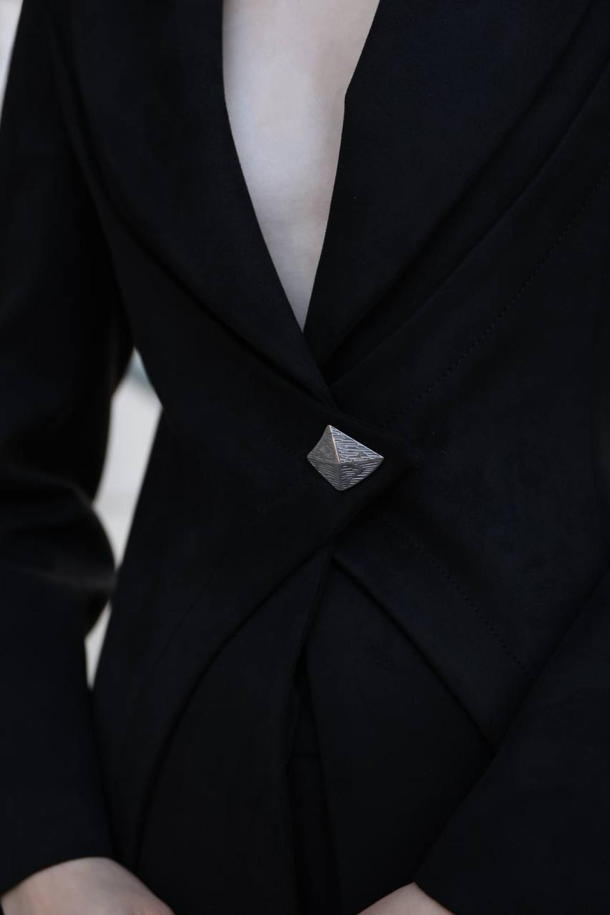 Wholesale Women Black Two Piece Suit Blazer and Pants Set 718283