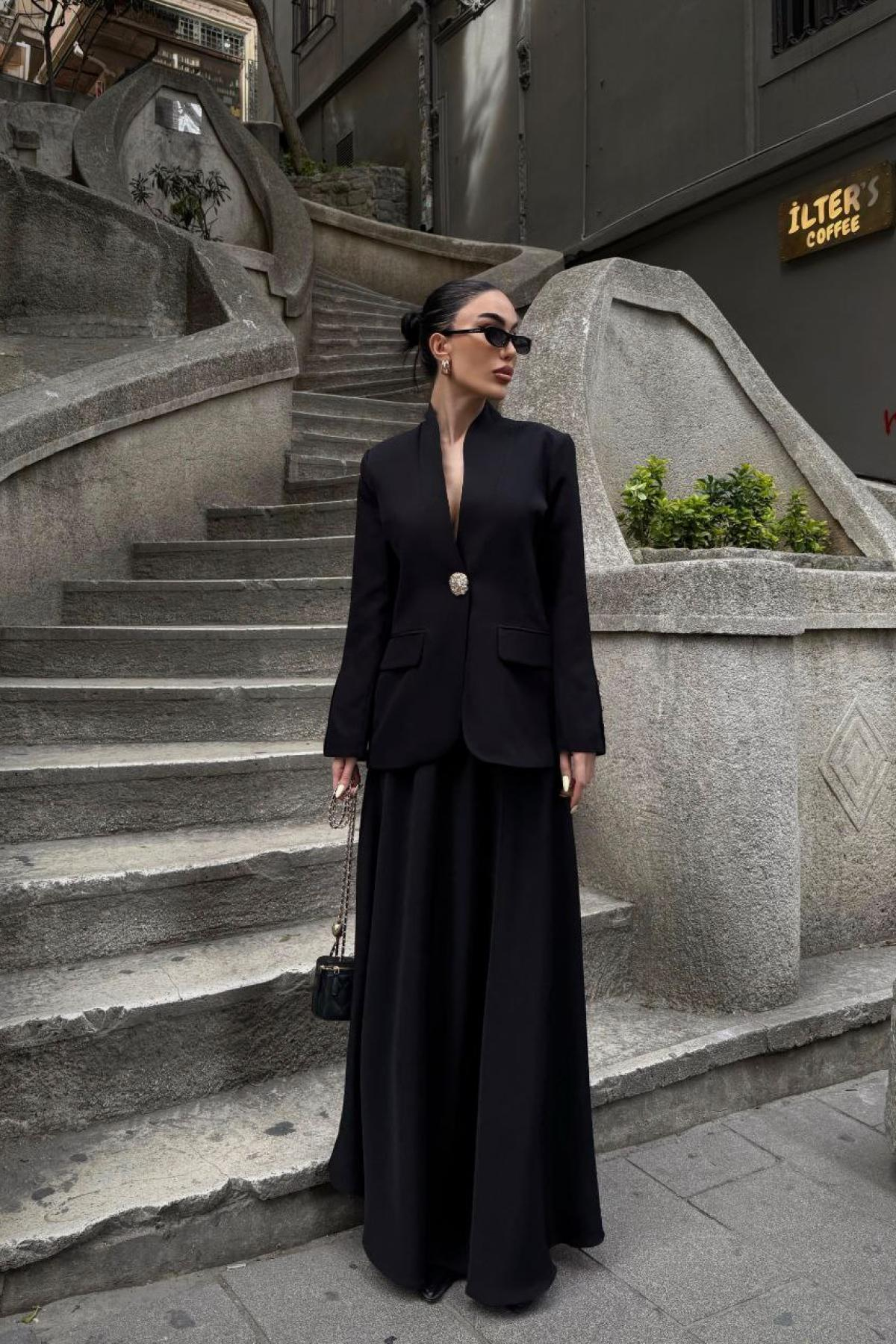 Wholesale Women Black Two Piece Suit Blazer and Skirt Set 737327