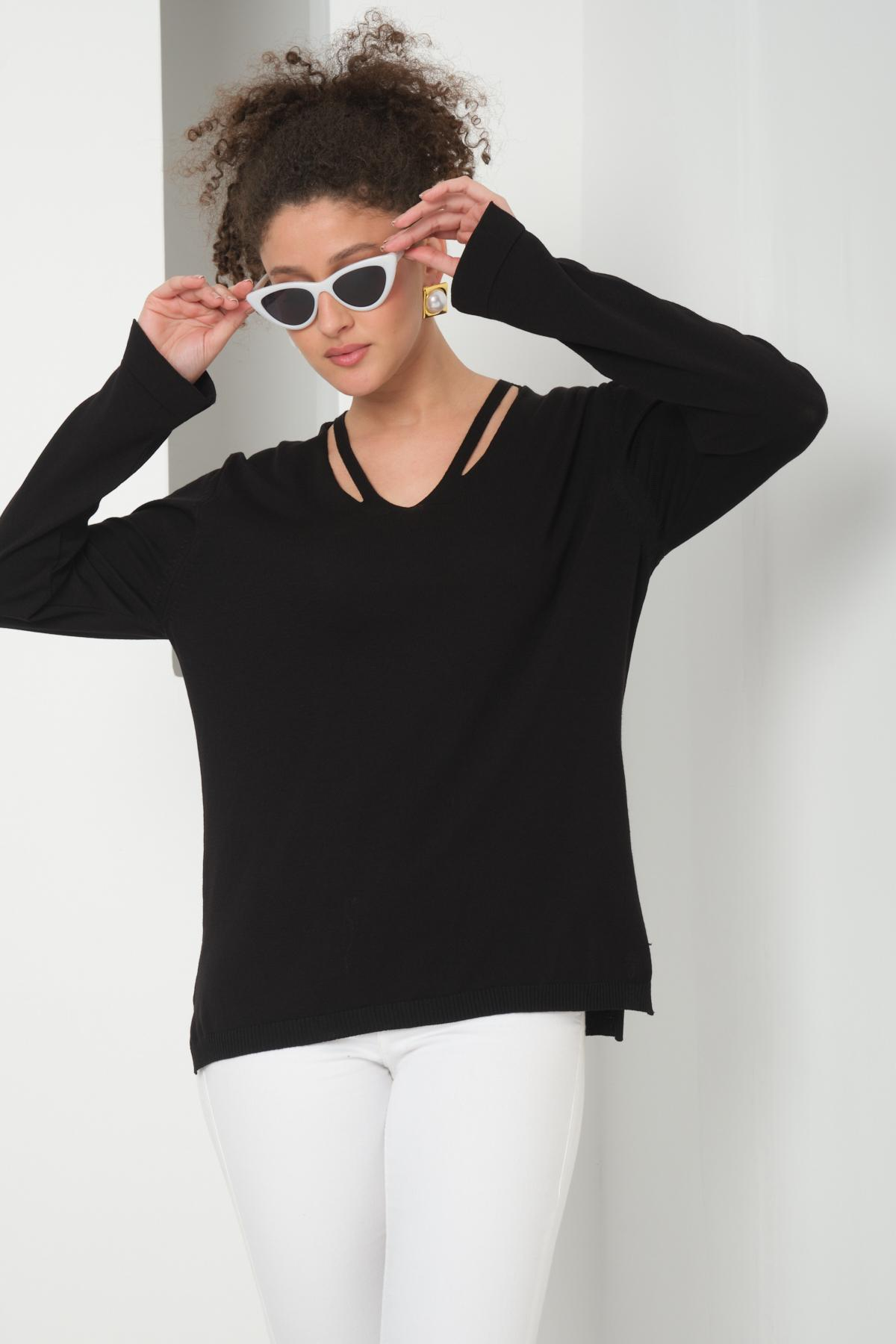 Wholesale Women Black V-Neck Cut-Out Knit Blouse with Side Slits 724801
