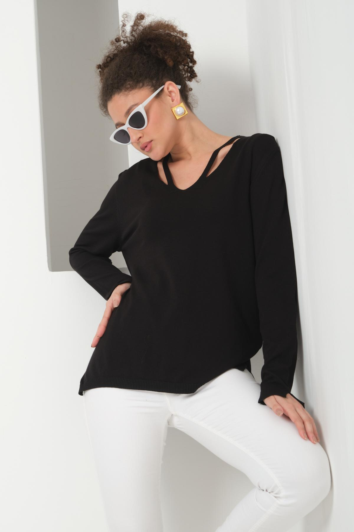 Wholesale Women Black V-Neck Cut-Out Knit Blouse with Side Slits 724801