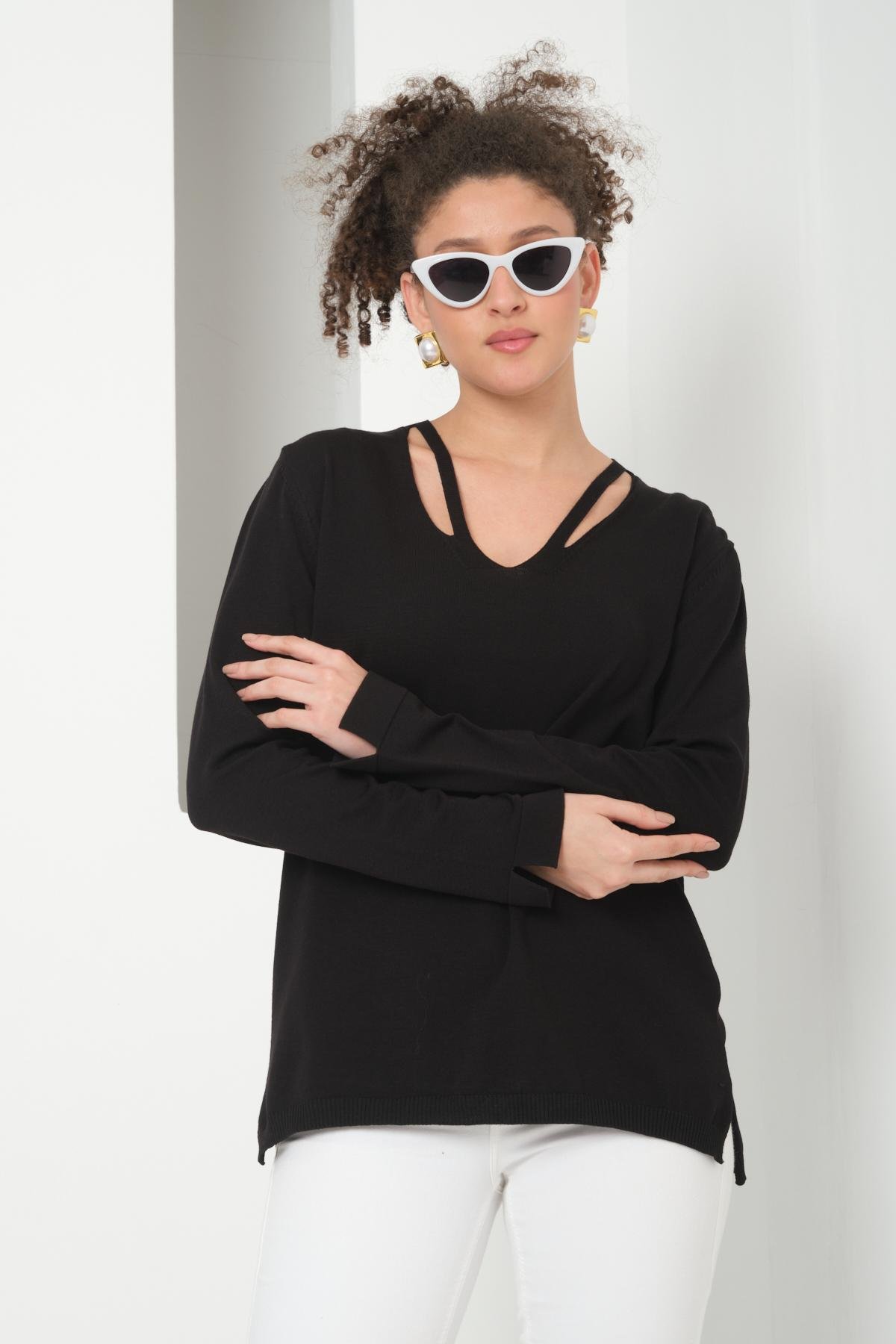 Wholesale Women Black V-Neck Cut-Out Knit Blouse with Side Slits 724801