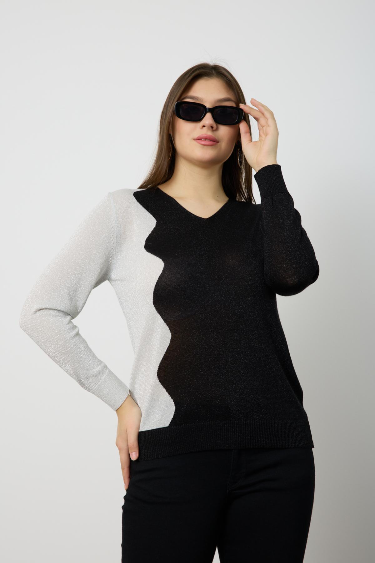 Wholesale Women Black-White Two Tone Glittery V-Neck Knit Blouse 724827