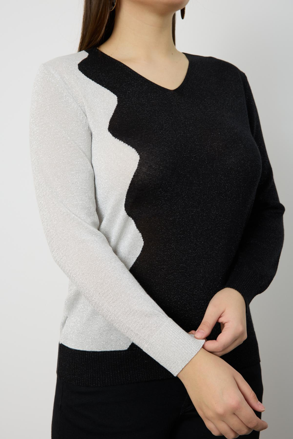 Wholesale Women Black-White Two Tone Glittery V-Neck Knit Blouse 724827