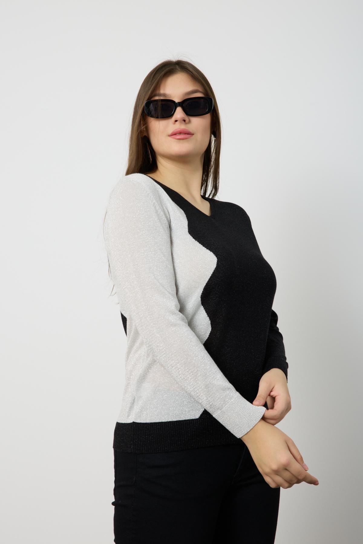Wholesale Women Black-White Two Tone Glittery V-Neck Knit Blouse 724827
