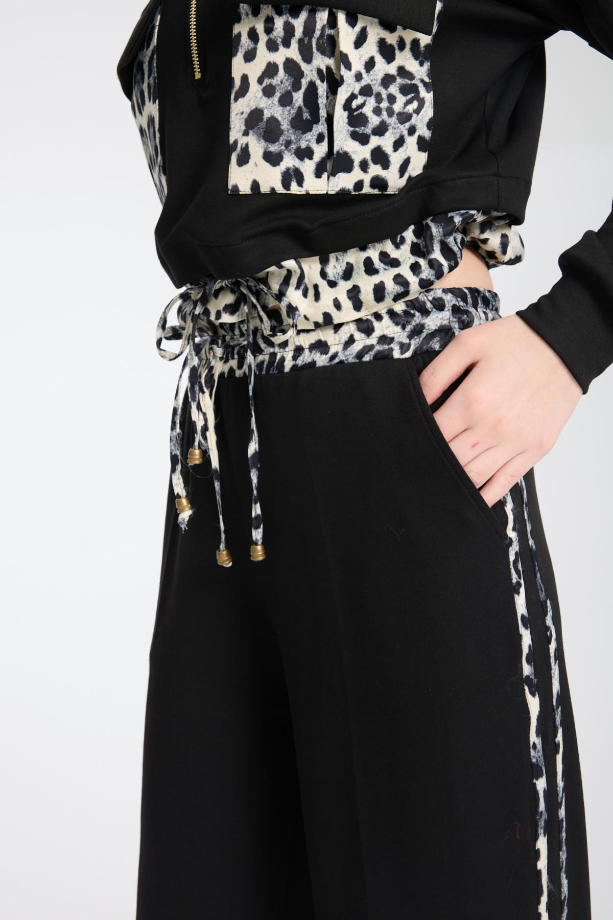 Wholesale Women Black Zip Up Jacket with Flap Pockets and Side Stripes Pants Set 729230