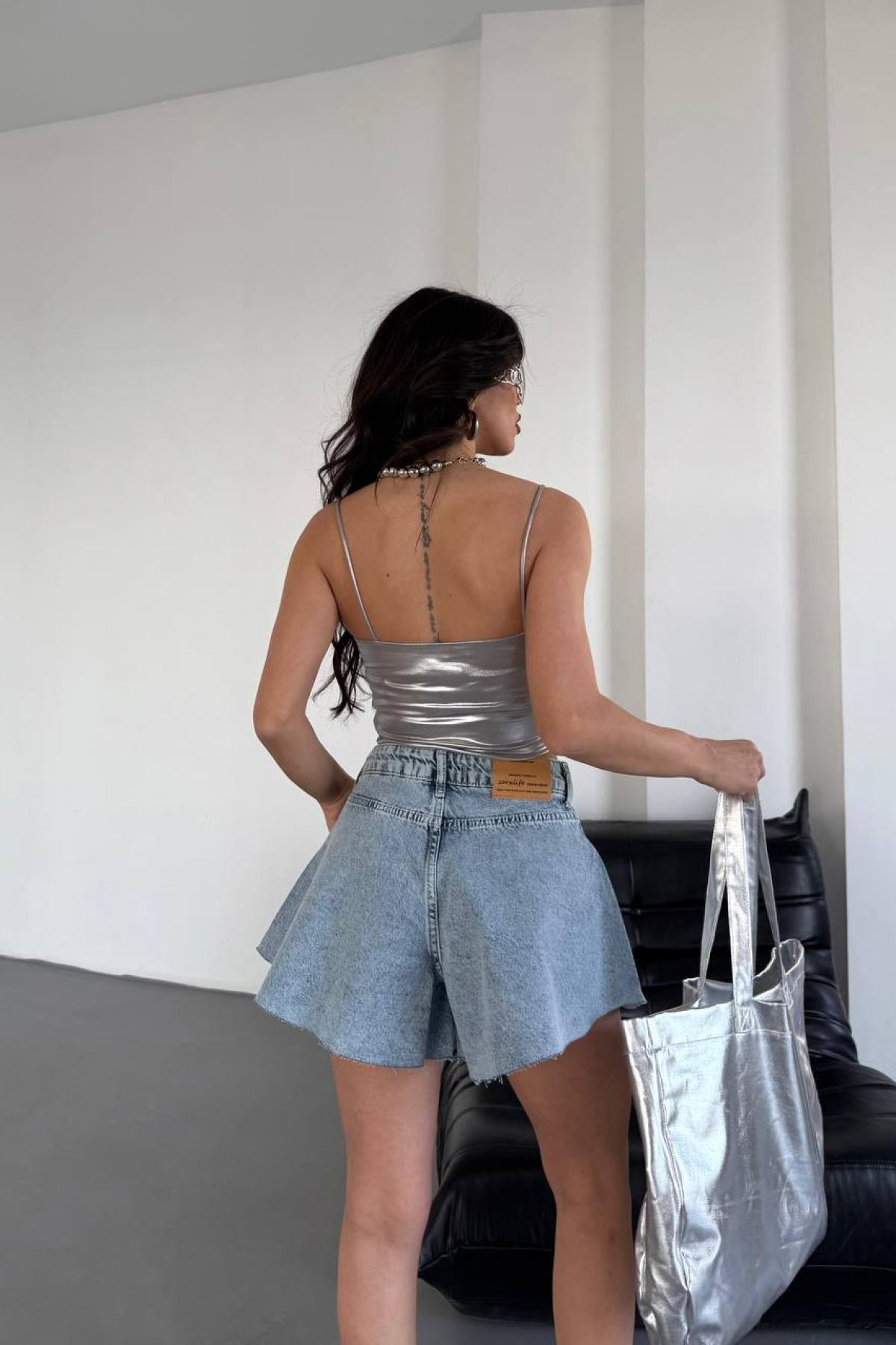 Wholesale Women Blue Denim Heart Crop Shorts 732070