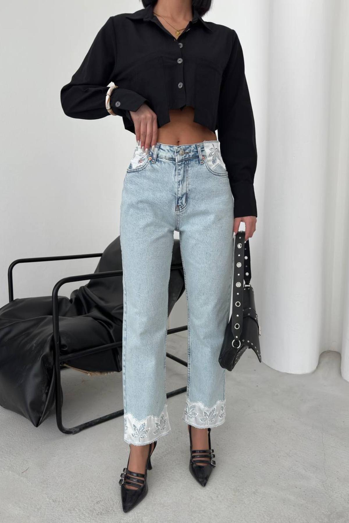 Wholesale Women Blue Lace Detailed Jeans 732083