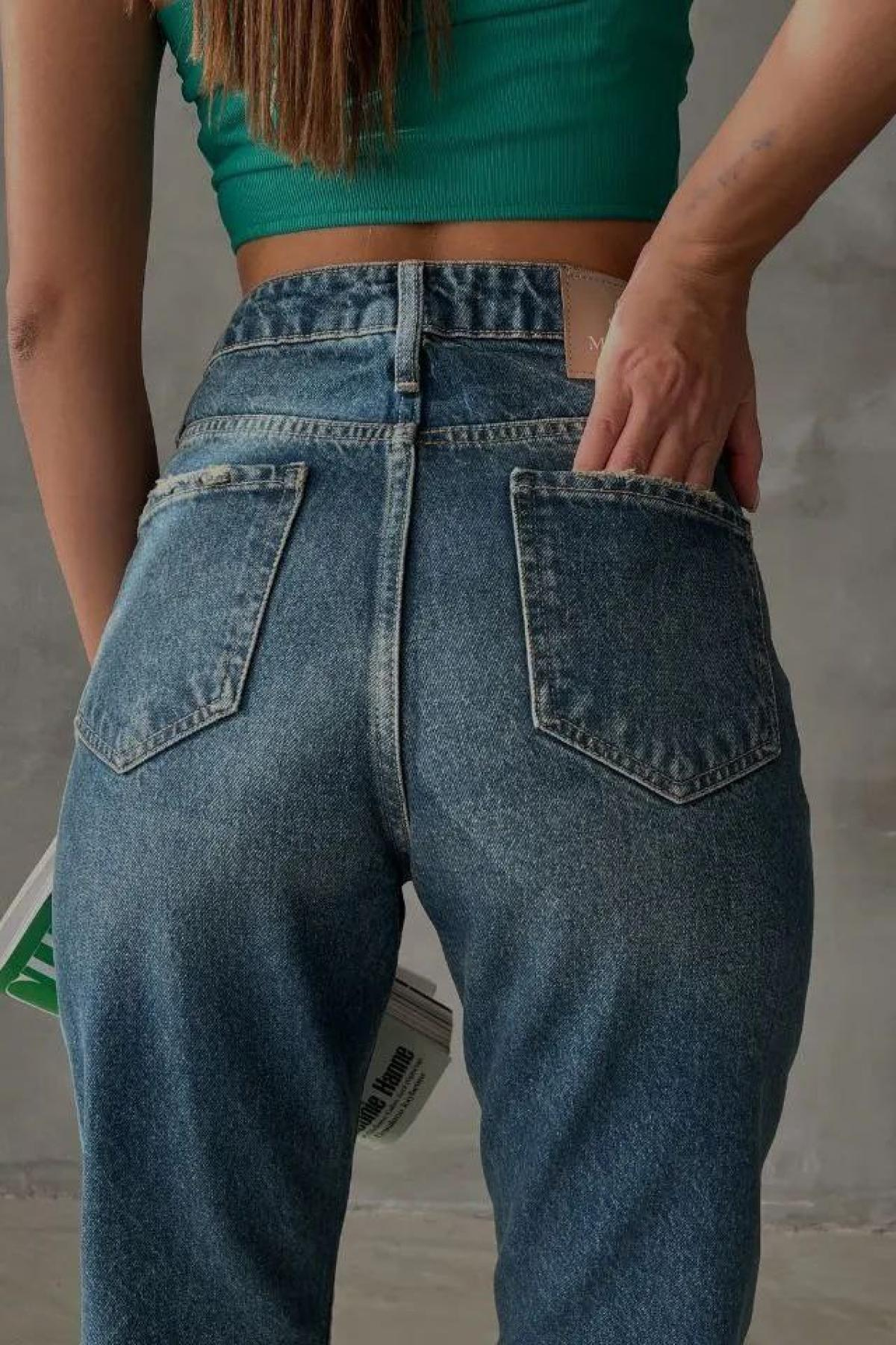 Wholesale Women Blue Mom Jeans 718025