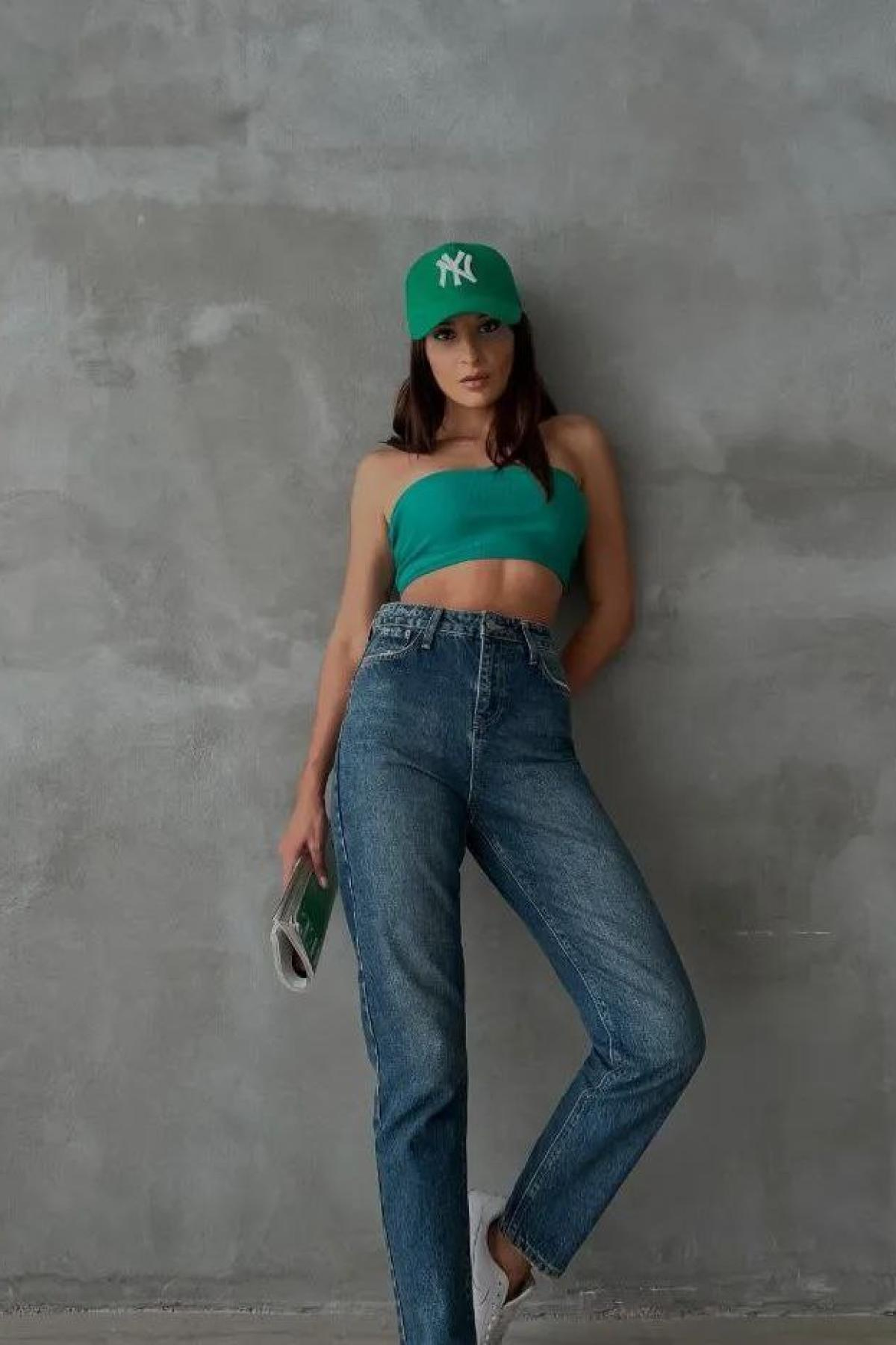Wholesale Women Blue Mom Jeans 718025
