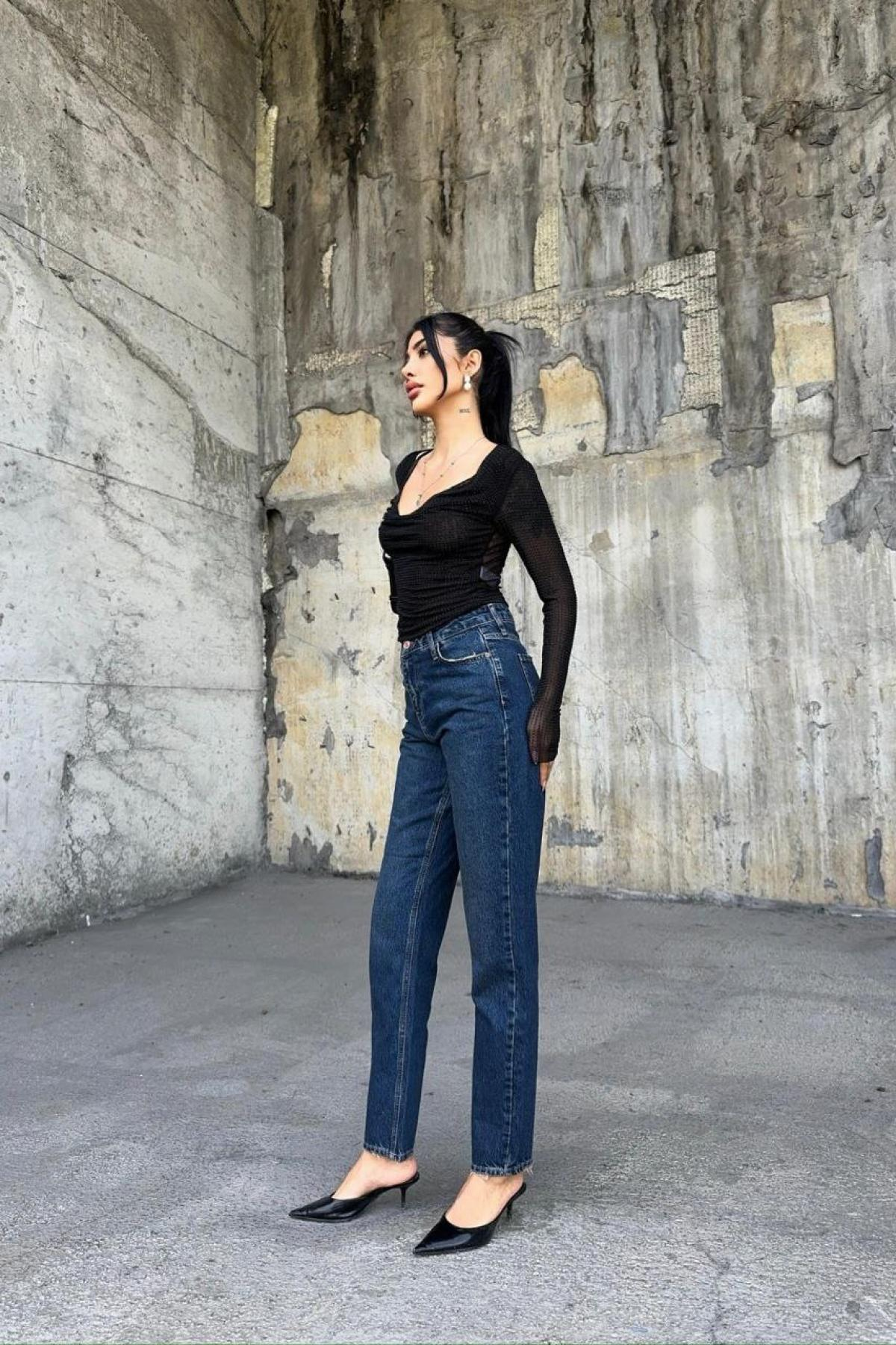 Wholesale Women Blue Mom Jeans 718033
