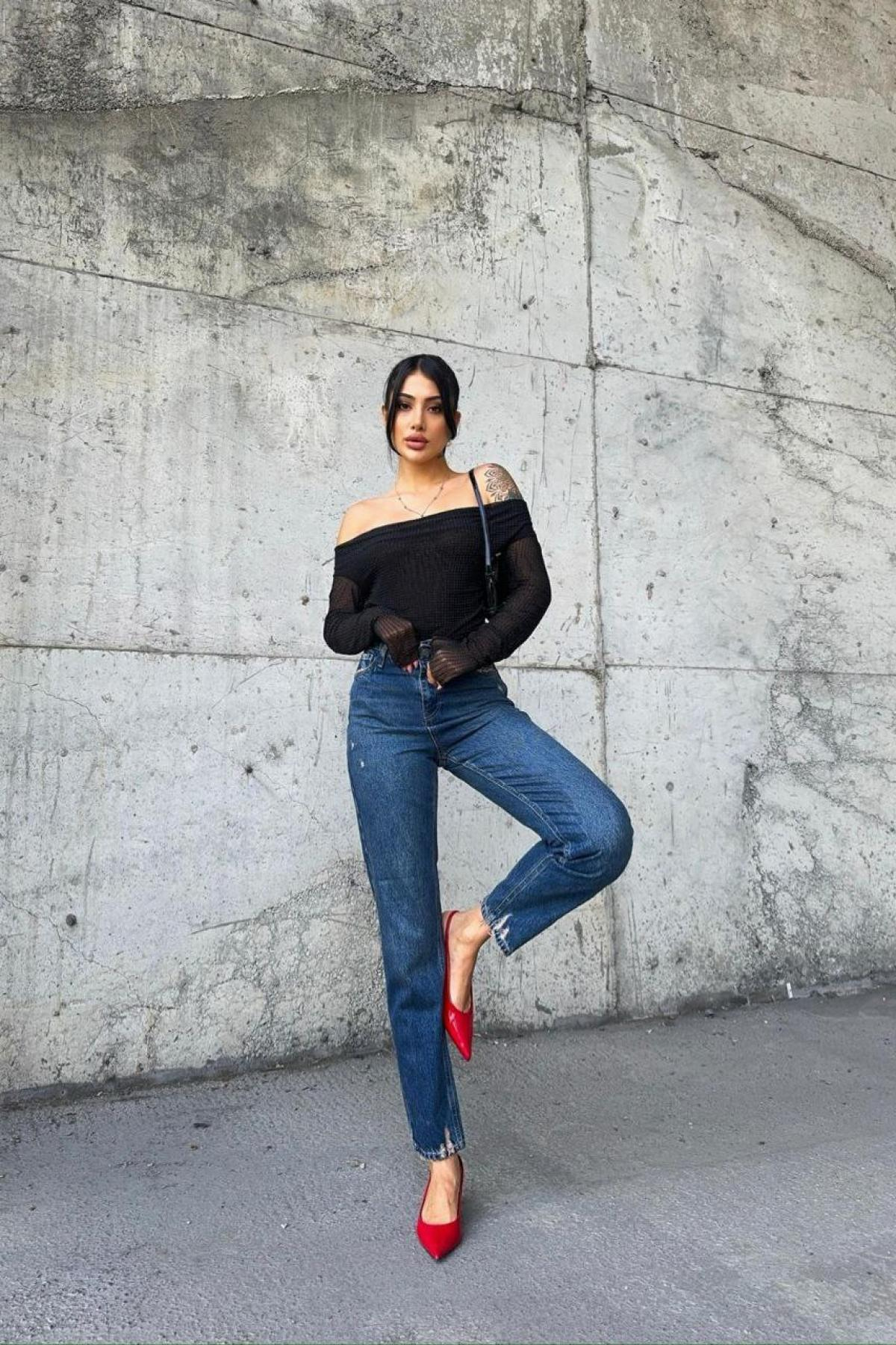 Wholesale Women Blue Mom Jeans 718034