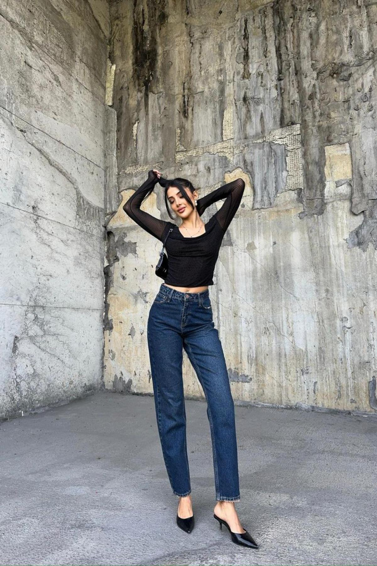 Wholesale Women Blue Mom Jeans 718033