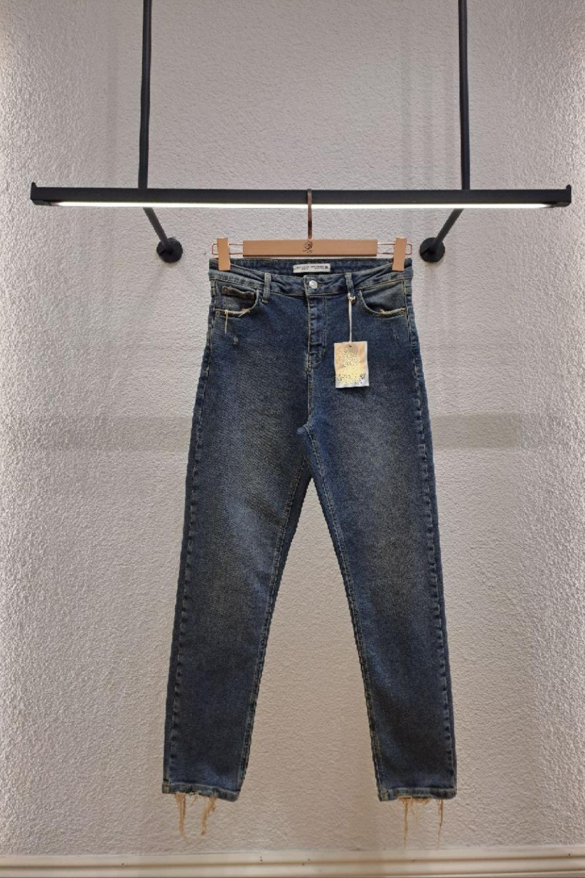 Wholesale Women Blue Mom Jeans 718055
