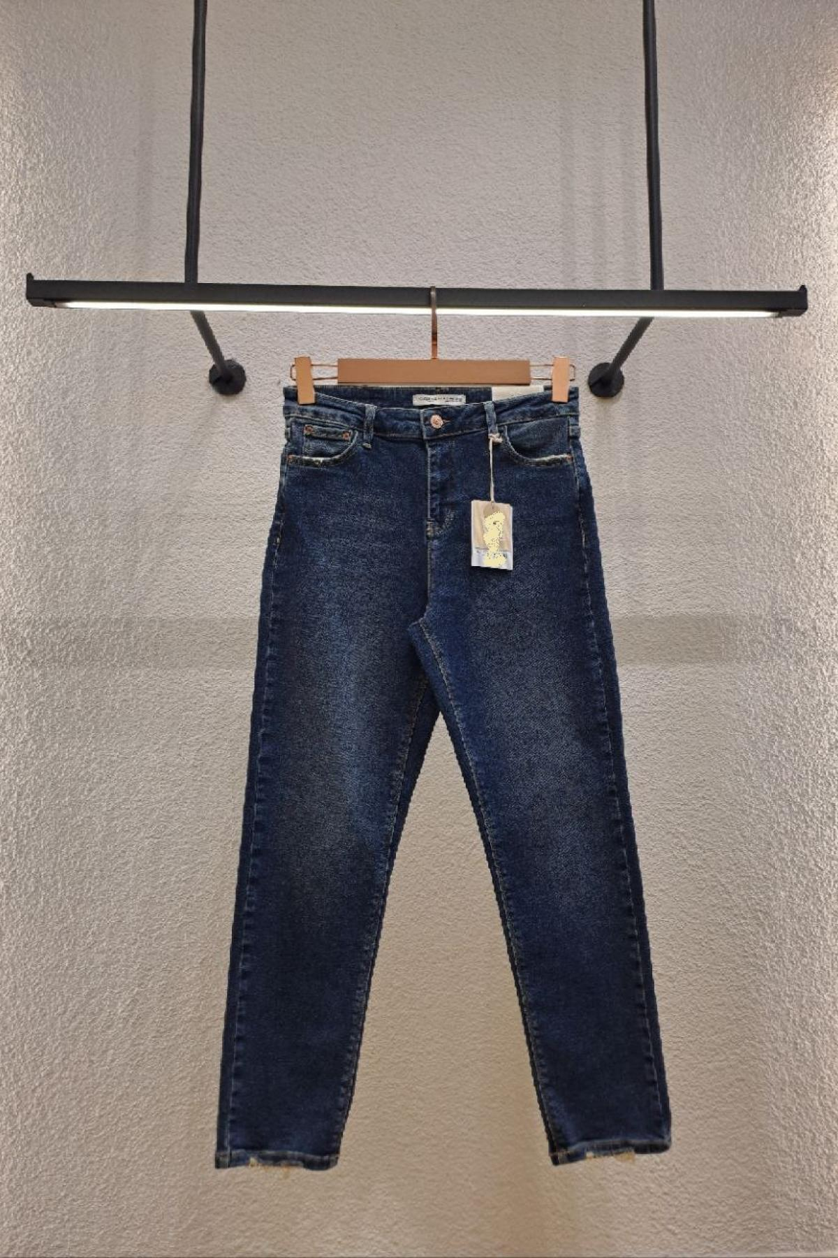 Wholesale Women Blue Mom Jeans 718057