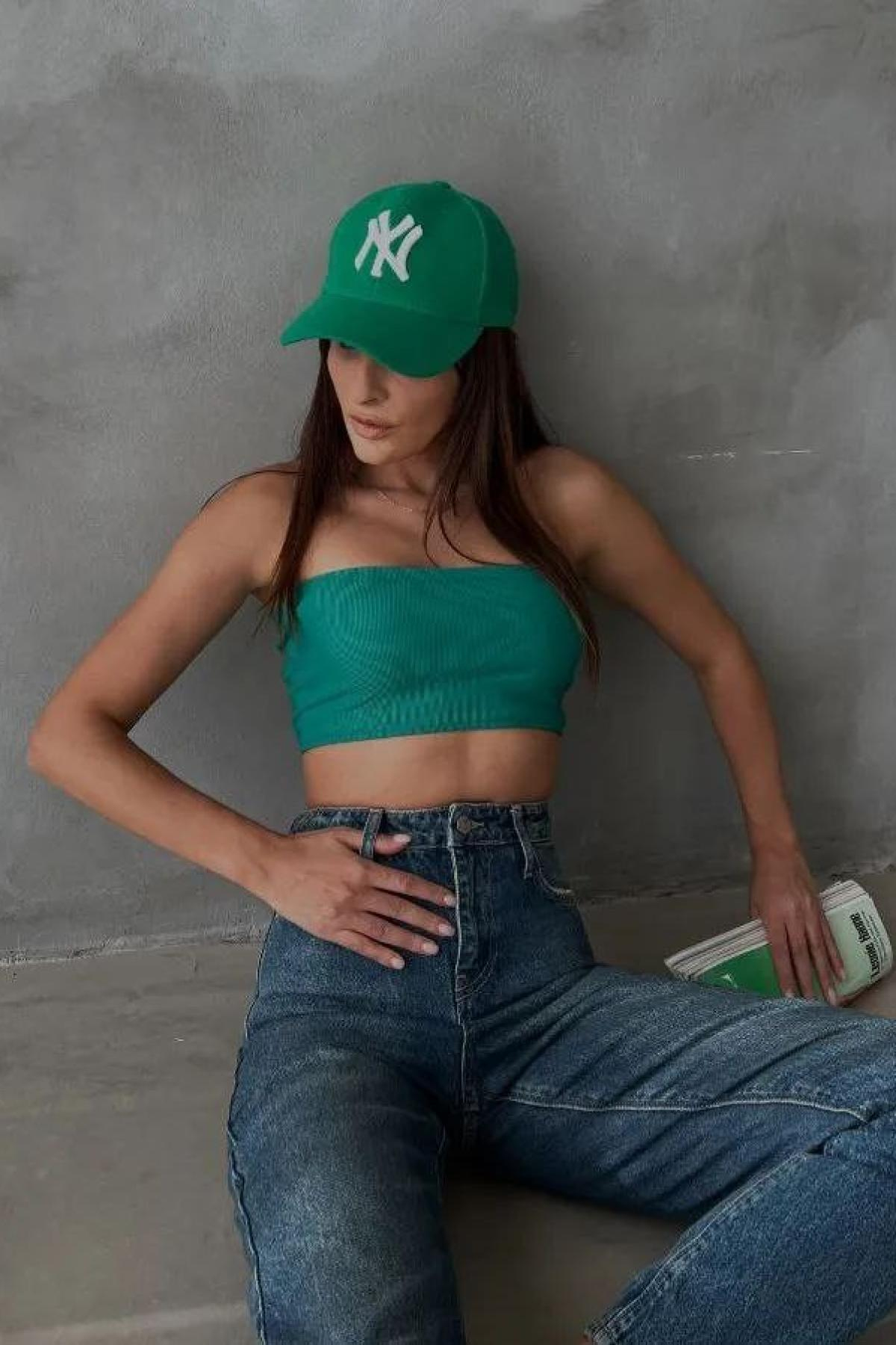 Wholesale Women Blue Mom Jeans 718025