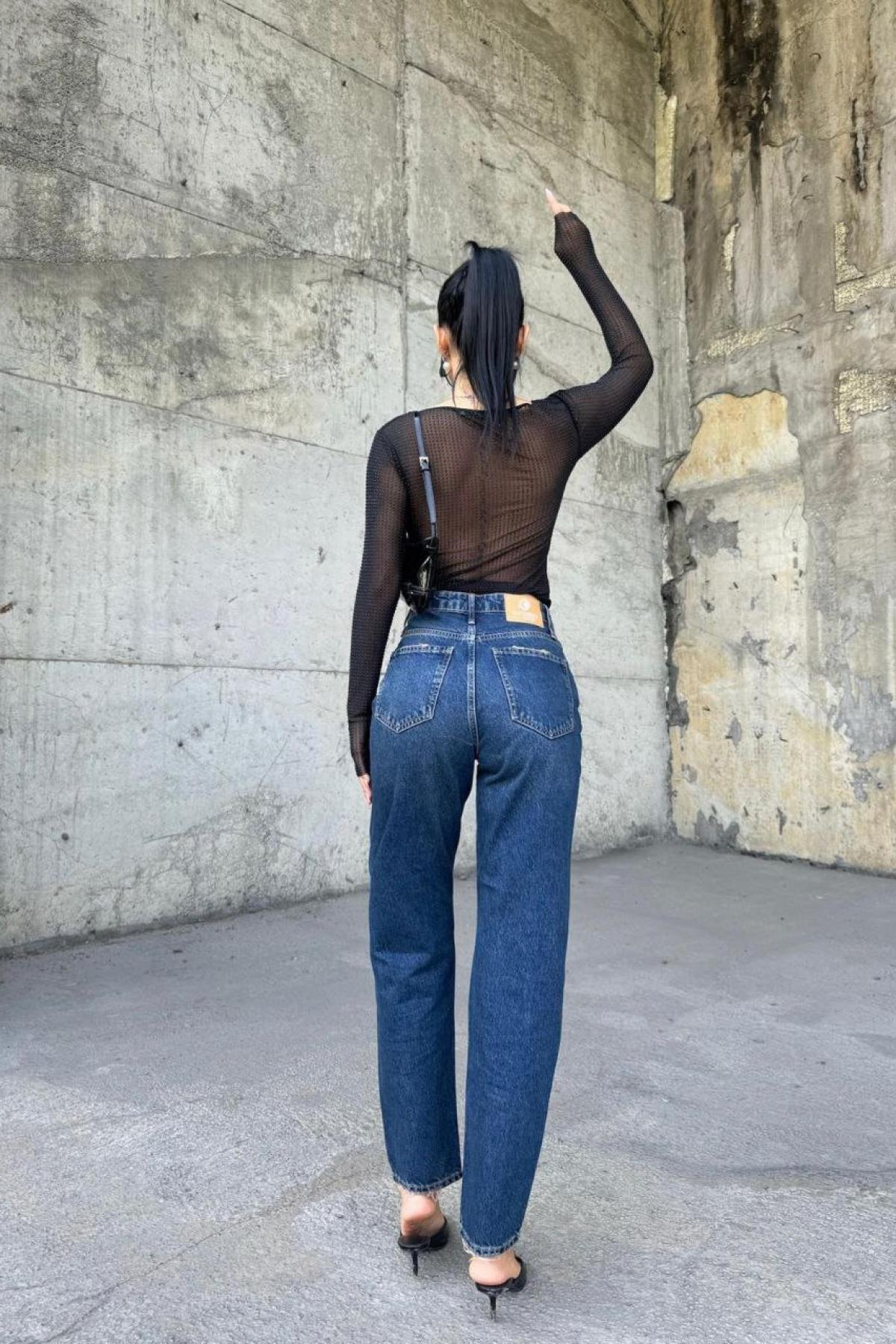 Wholesale Women Blue Mom Jeans 718033