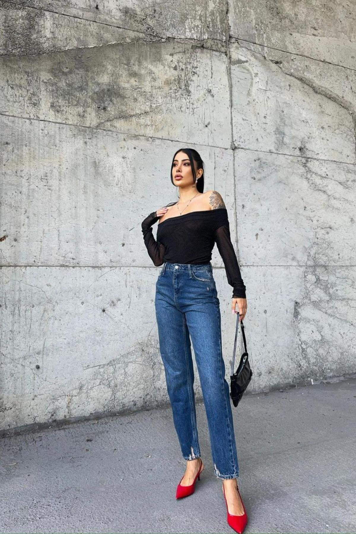 Wholesale Women Blue Mom Jeans 718034