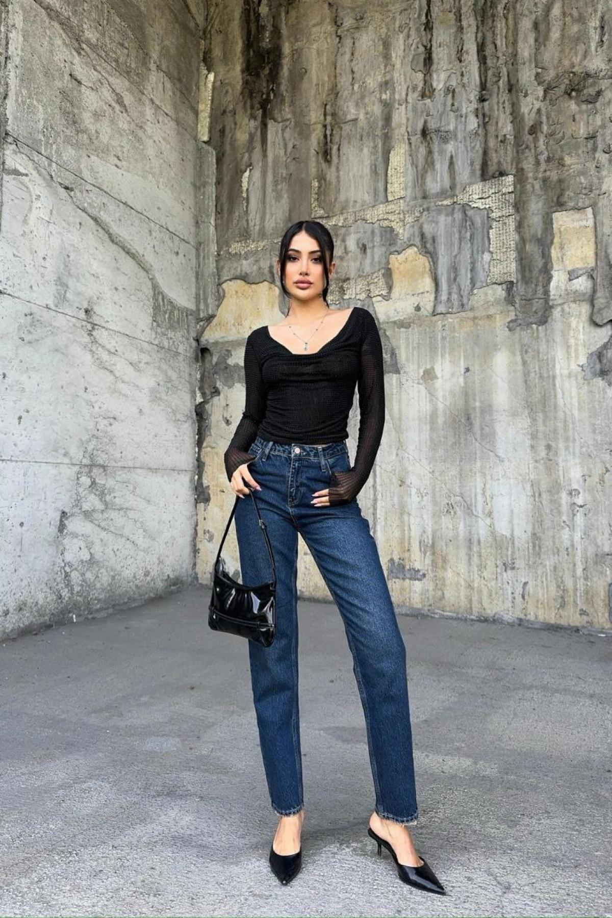 Wholesale Women Blue Mom Jeans 718033