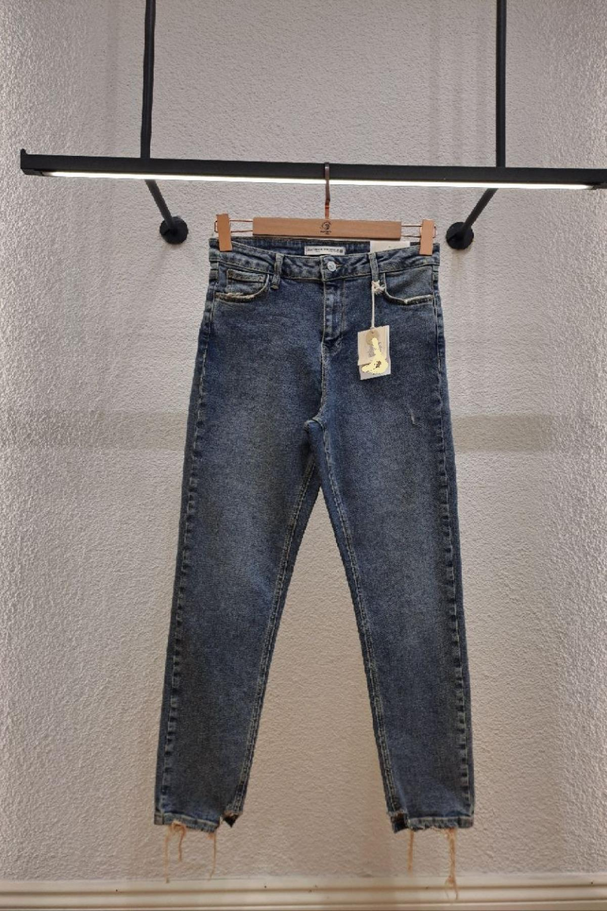 Wholesale Women Blue Mom Jeans 718058