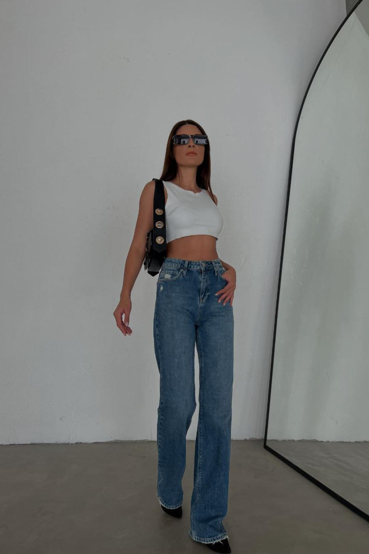 Wholesale Women Blue Straight Leg Jeans 718026