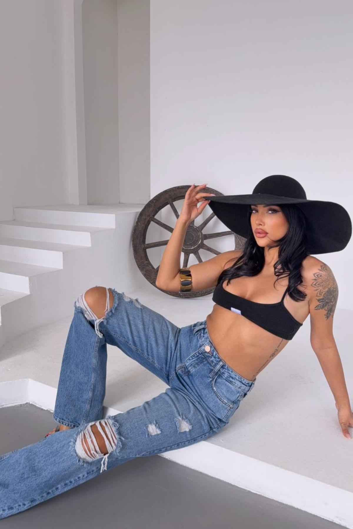 Wholesale Women Blue Straight Leg Jeans 737484