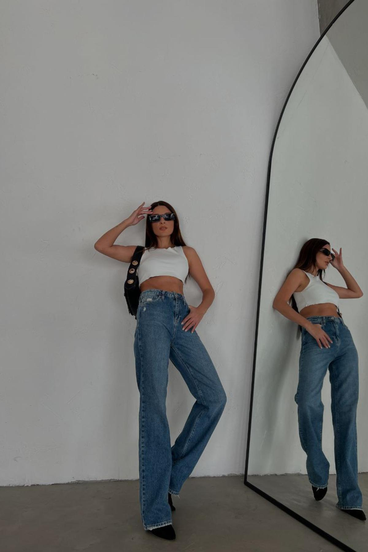Wholesale Women Blue Straight Leg Jeans 718026