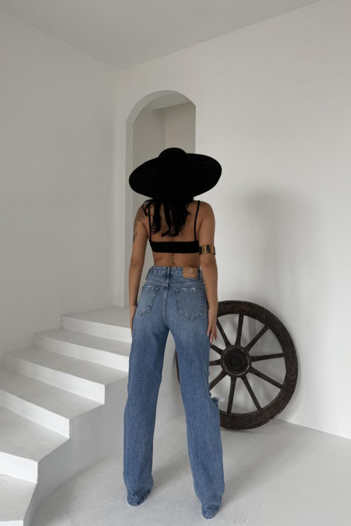 Wholesale Women Blue Straight Leg Jeans 737484